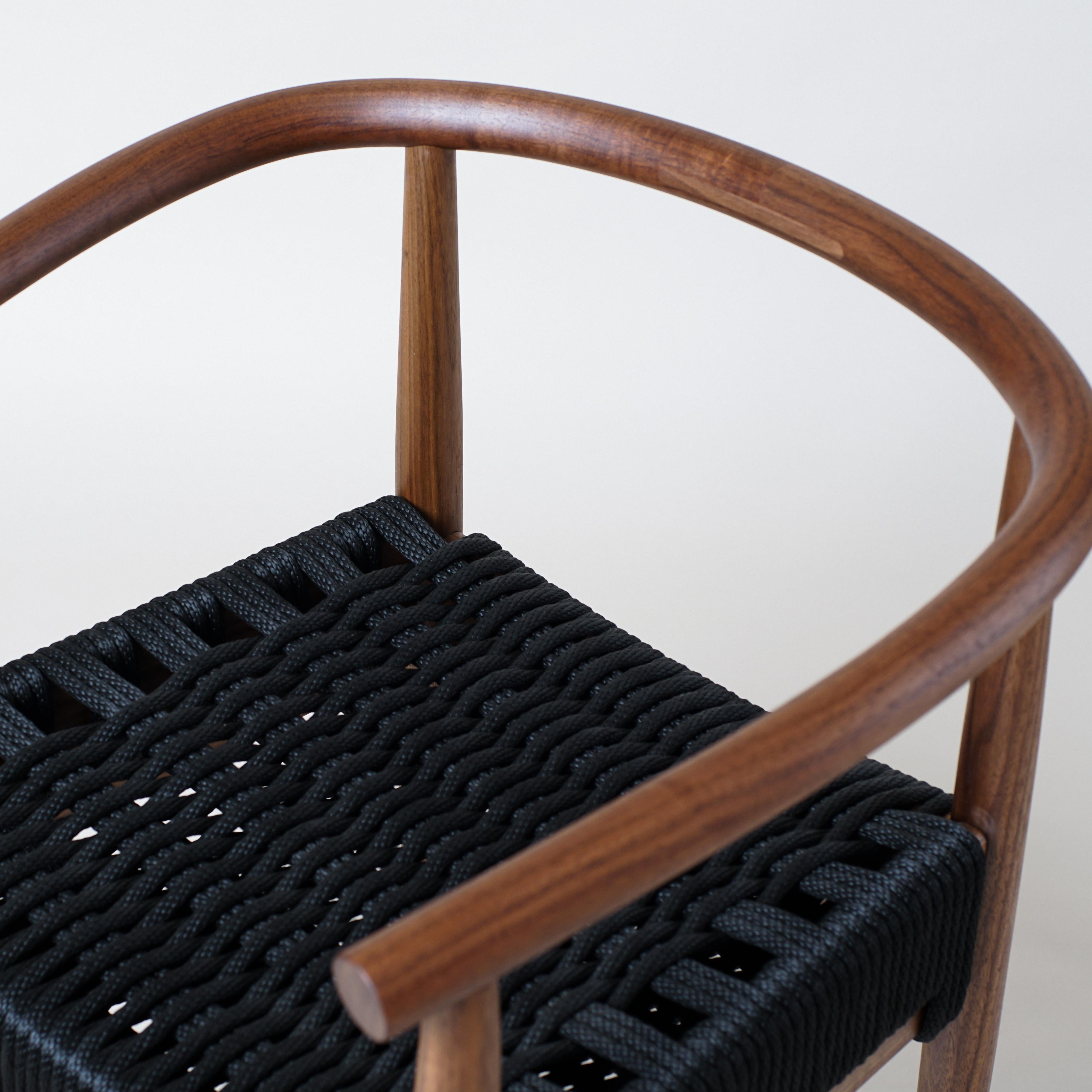 Phloem Studio Kapitänsstuhl, handgefertigter moderner Sessel mit geflochtenem Seil im Zustand „Neu“ im Angebot in Stevenson, WA