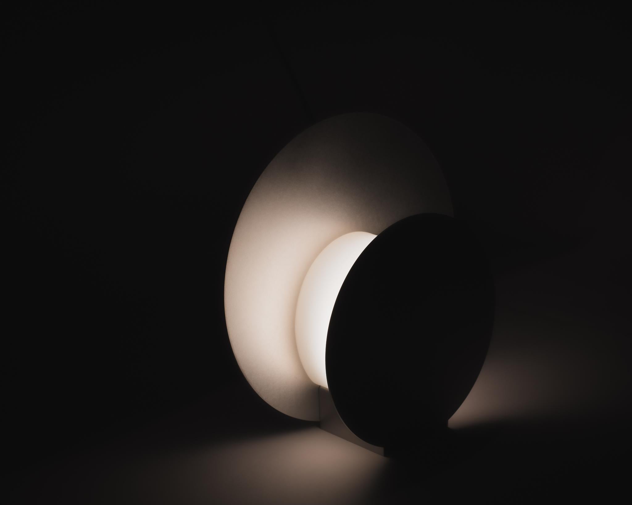 Bouclé Lampada da tavolo Phobos di Joana Teixeira in vendita