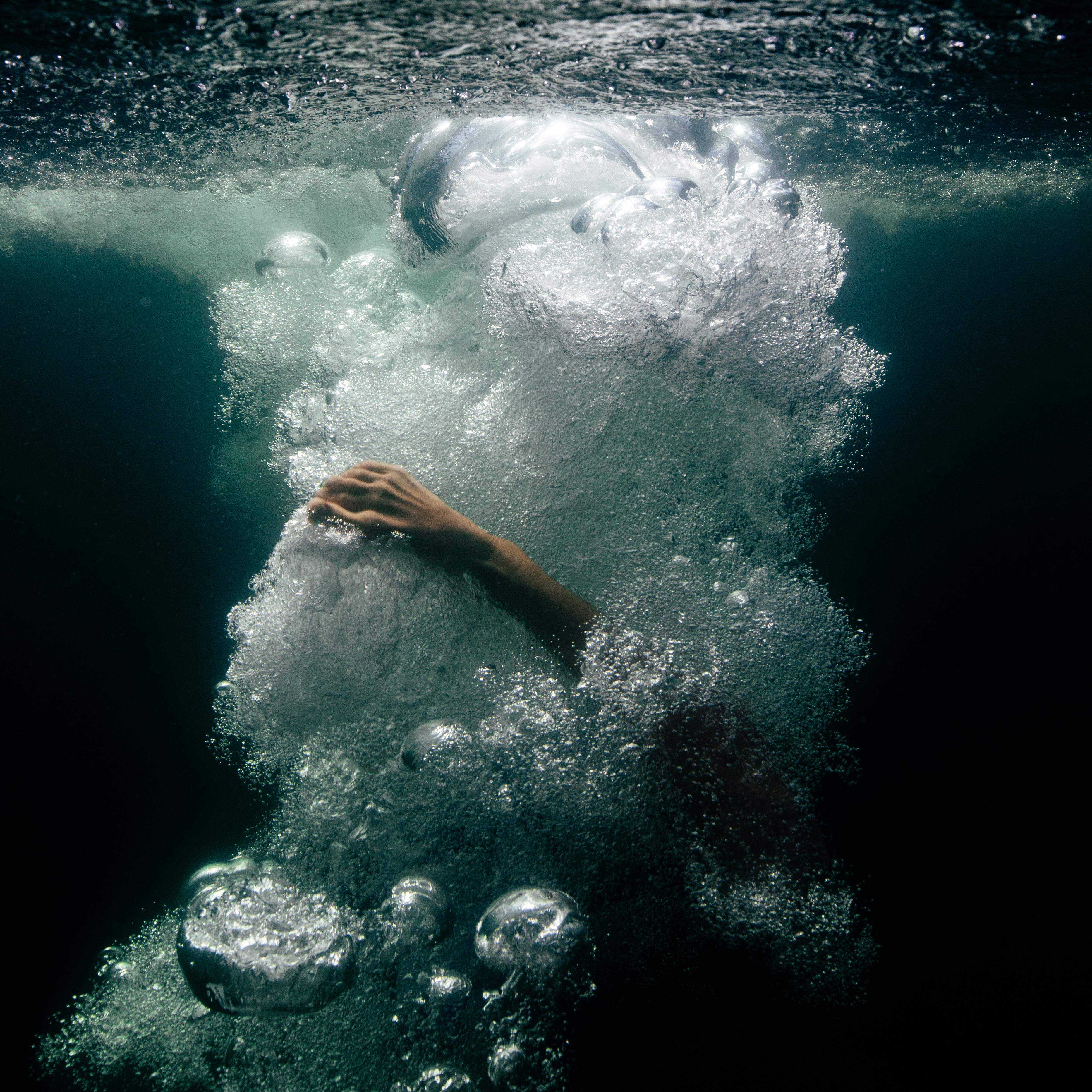 Phoebe Fitz Color Photograph – Die Form des Wassers