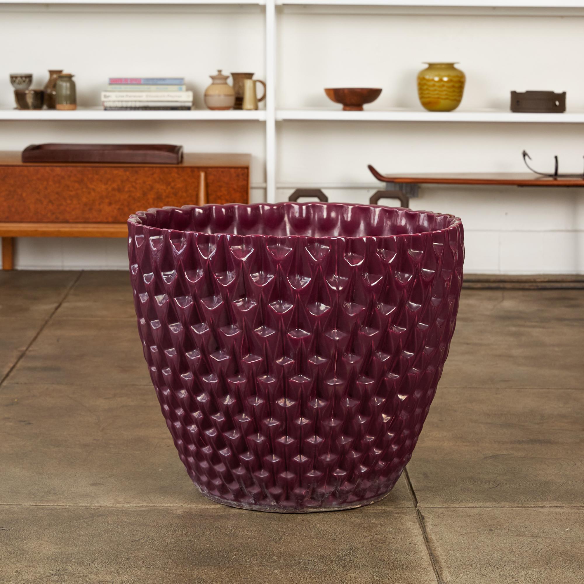 Phönix-1 Pflanzgefäß mit lila Glasur von David Cressey für Architectural Pottery (amerikanisch) im Angebot