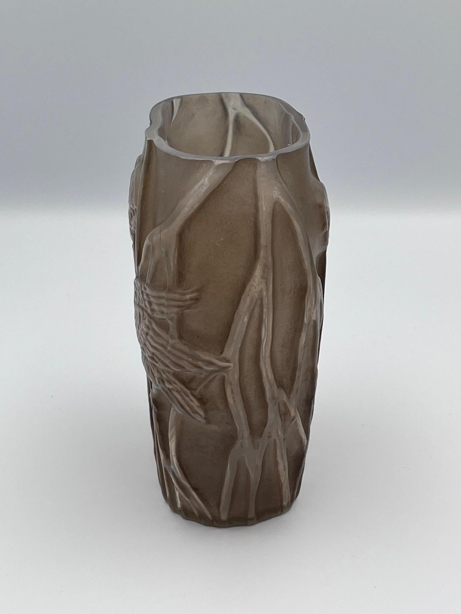 Inizio XX secolo Phoenix Consolidated Glass Martele Vaso gufo urlante in vendita