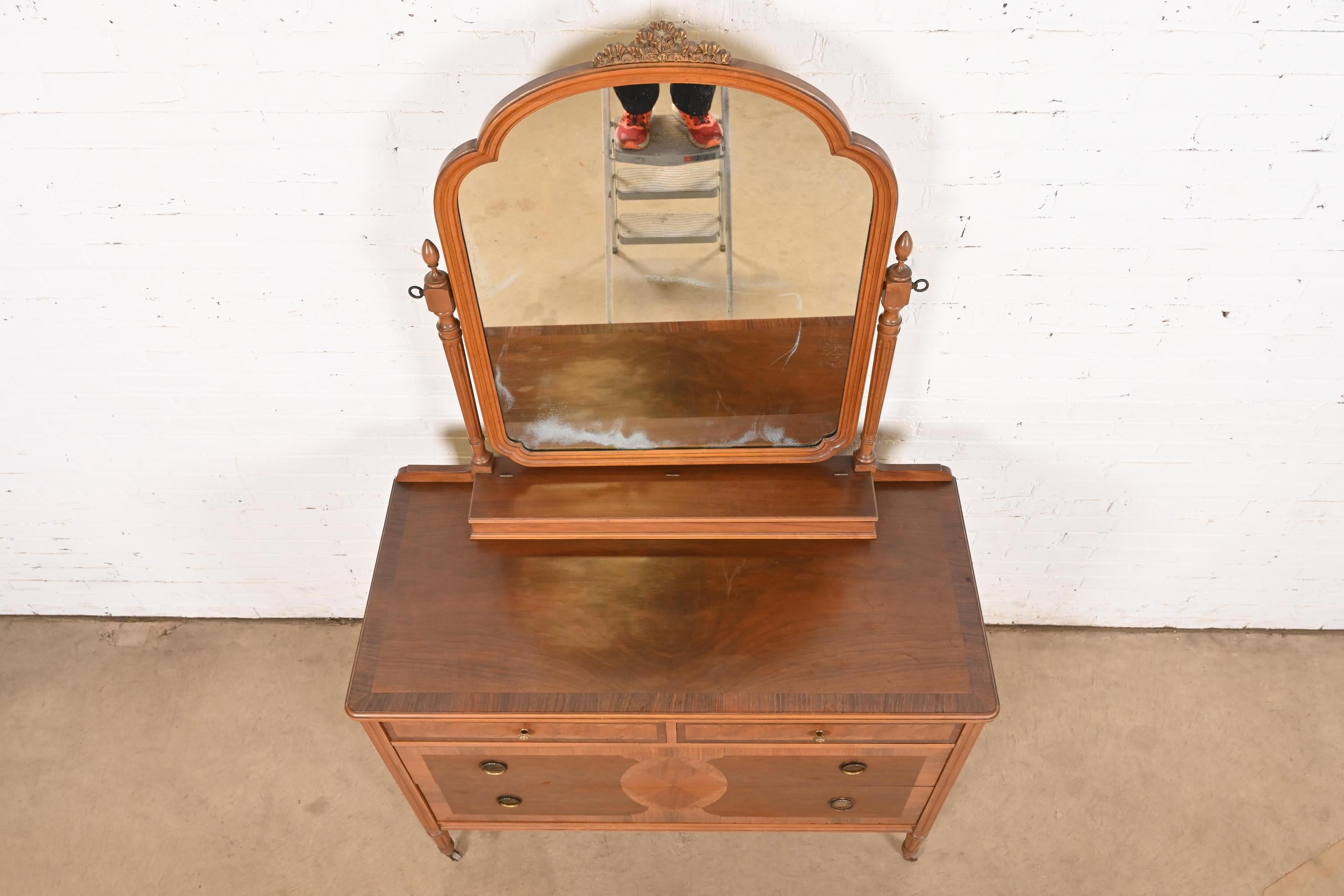 Phoenix Furniture Antique French Regency Louis XVI Burled Walnut Vanity Dresser im Angebot 3