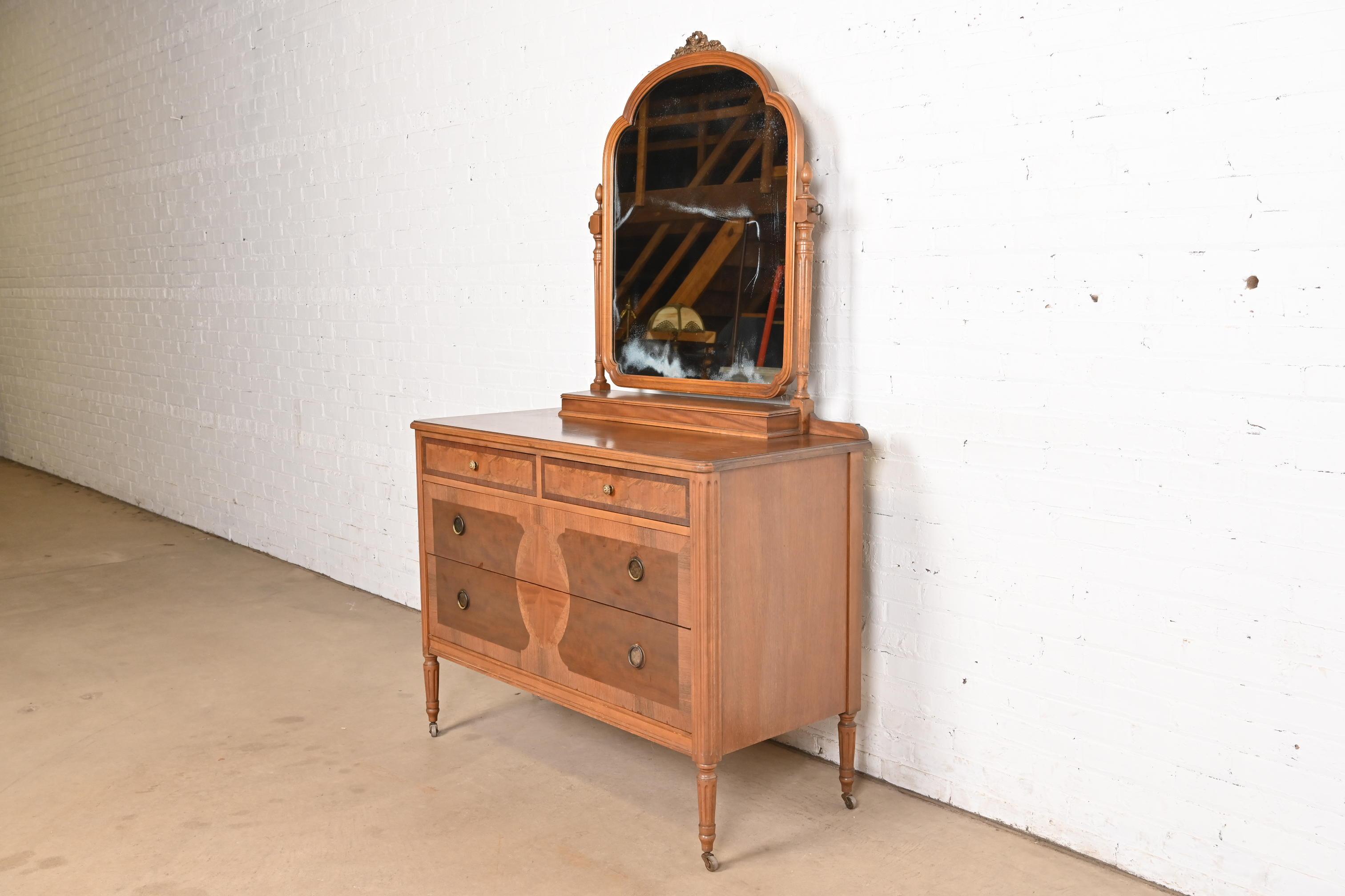 Phoenix Furniture Antique French Regency Louis XVI Burled Walnut Vanity Dresser (amerikanisch) im Angebot