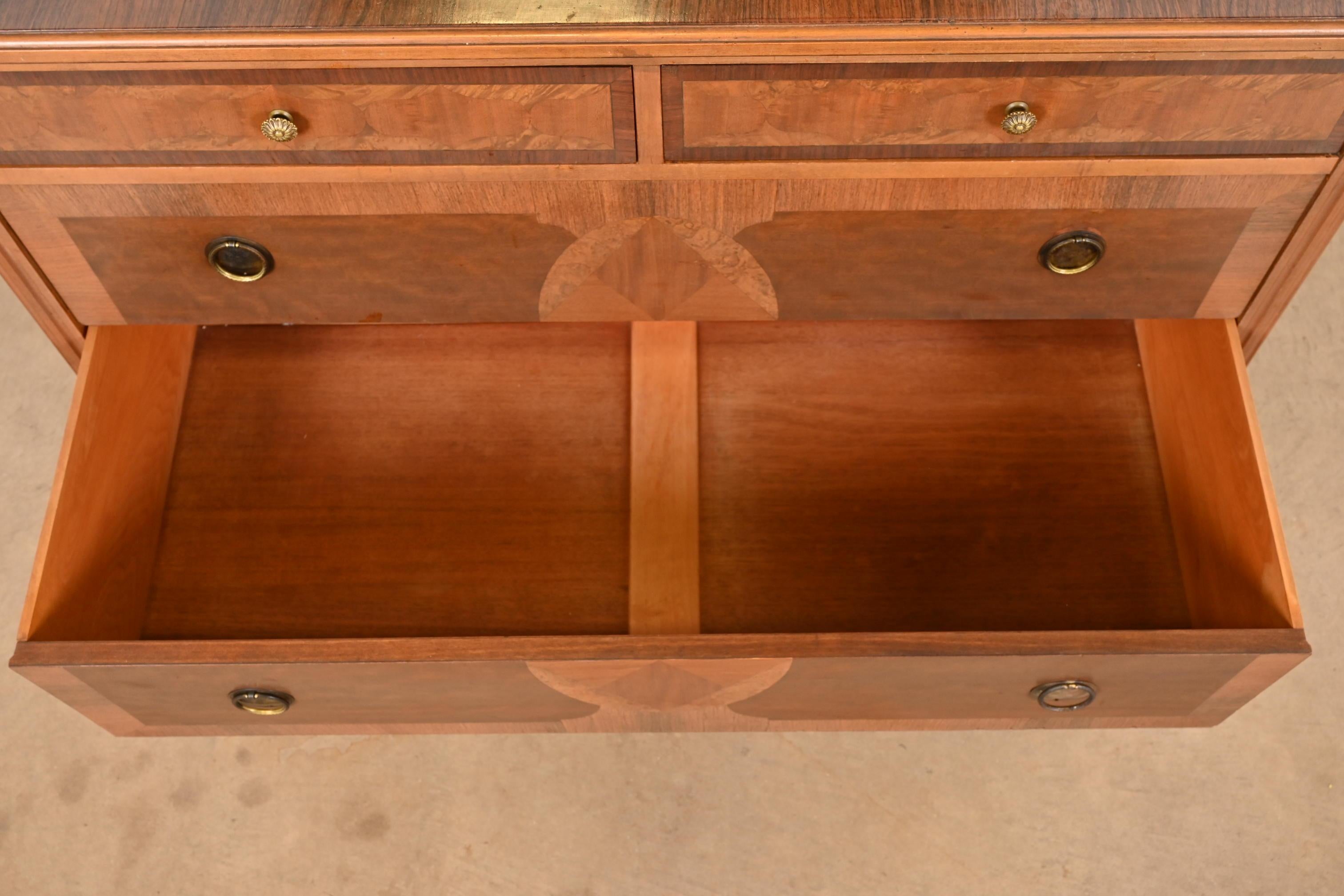 Phoenix Furniture Antique French Regency Louis XVI Burled Walnut Vanity Dresser (20. Jahrhundert) im Angebot