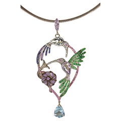 Collana con ciondolo Phoenix, oro bianco, acquamarine, zaffiri e diamanti