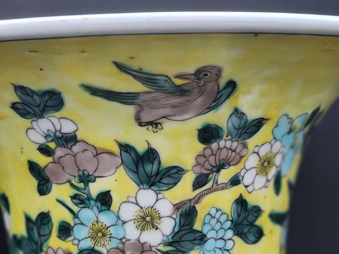 Phoenix Tail Yen Yen Grande paire de vases en porcelaine de Chine de la dynastie Qing (18e siècle) en vente 3