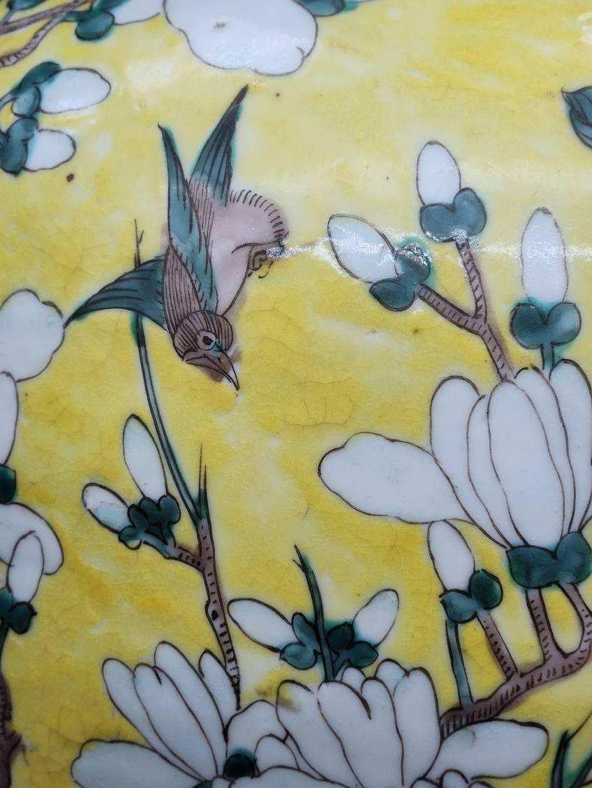 Phoenix Tail Yen Yen Grande paire de vases en porcelaine de Chine de la dynastie Qing (18e siècle) en vente 4