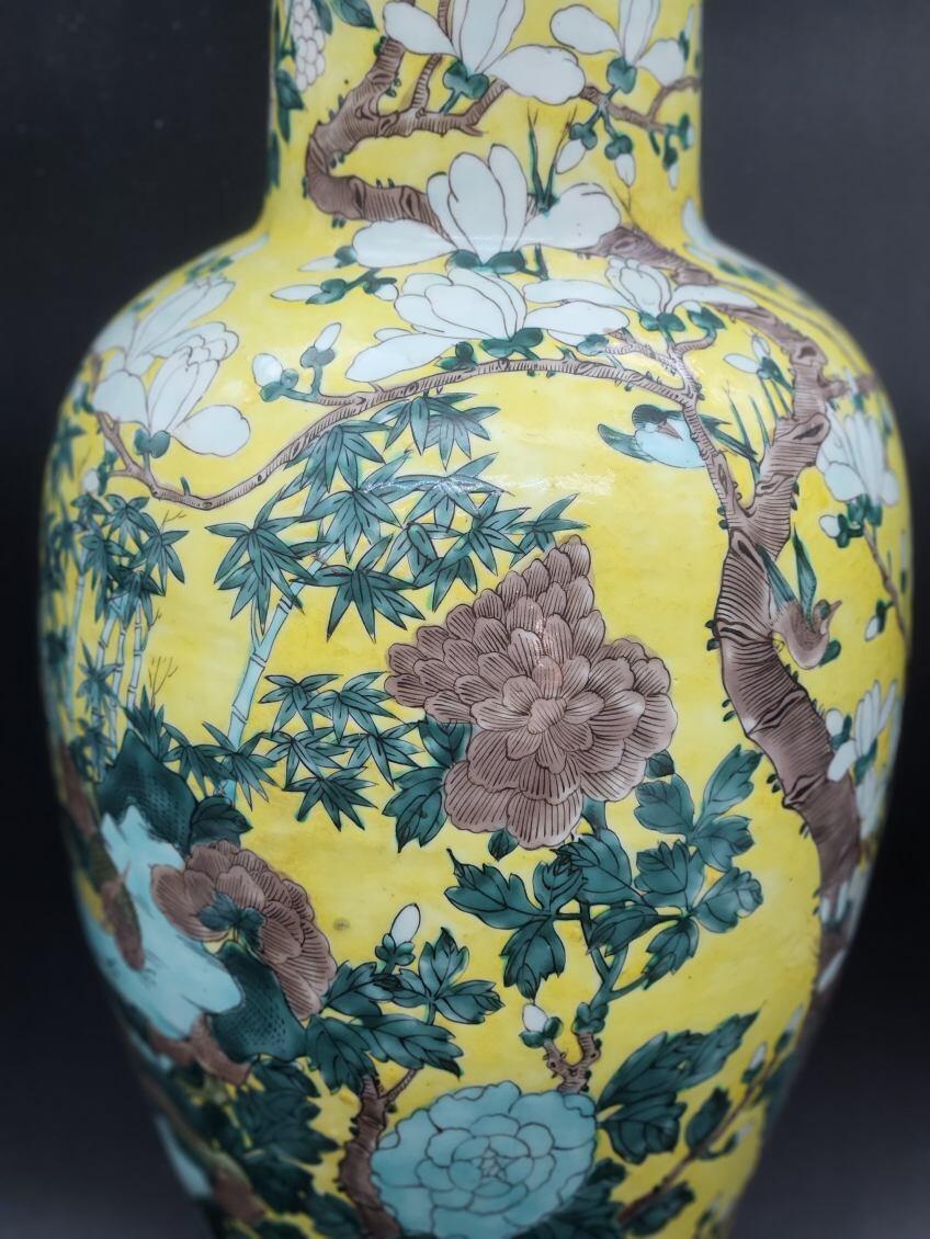 Phoenix Tail Yen Yen Grande paire de vases en porcelaine de Chine de la dynastie Qing (18e siècle) en vente 5