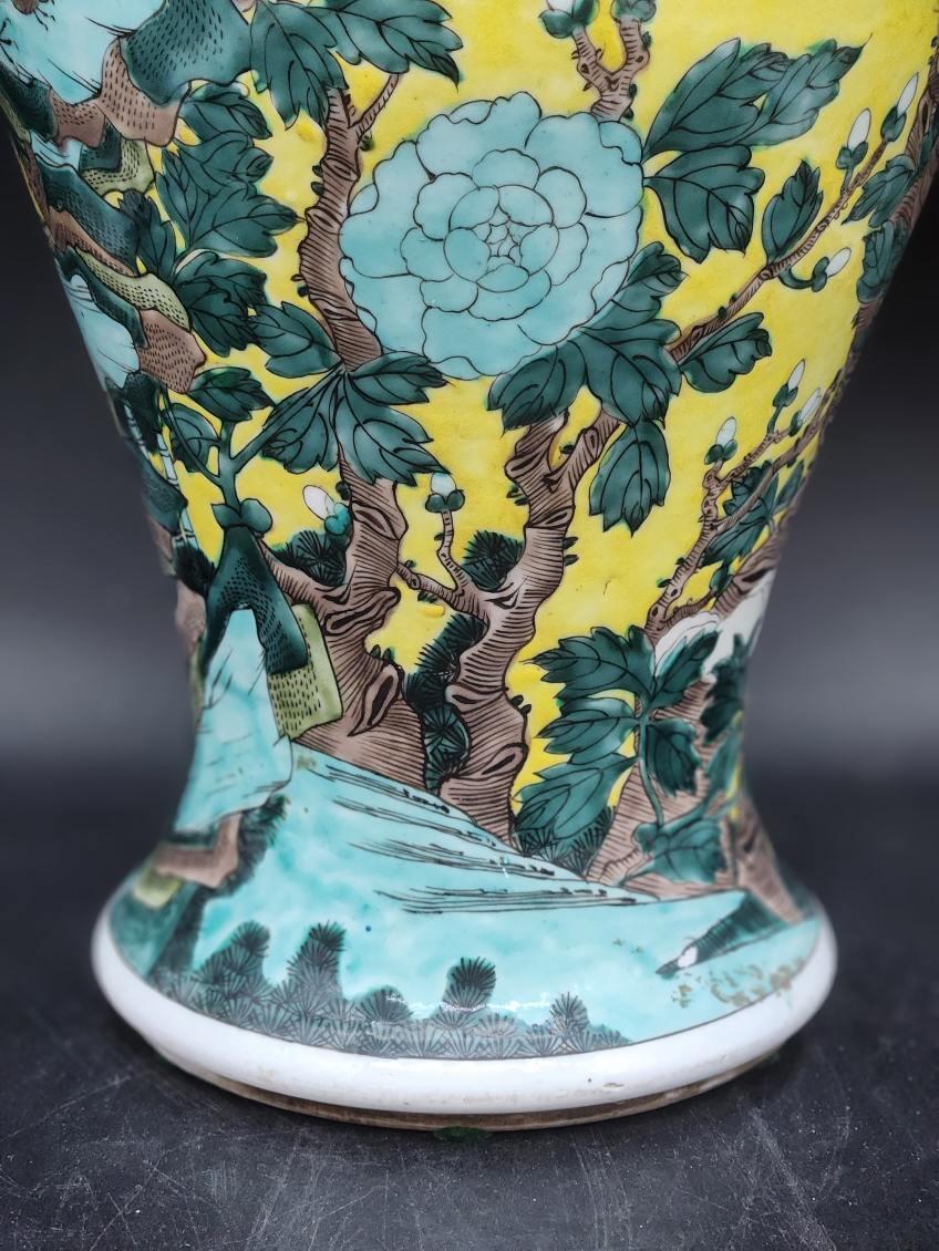 Phoenix Tail Yen Yen Grande paire de vases en porcelaine de Chine de la dynastie Qing (18e siècle) en vente 6