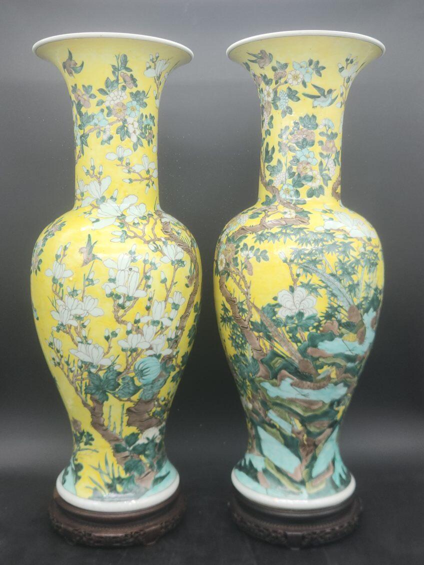 Phoenix Tail Yen Yen Grande paire de vases en porcelaine de Chine de la dynastie Qing (18e siècle) en vente 7