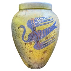 „Phoenix-Urne“, große Art-Déco-Urne in Periwinkle und Grün von Waylande Gregory