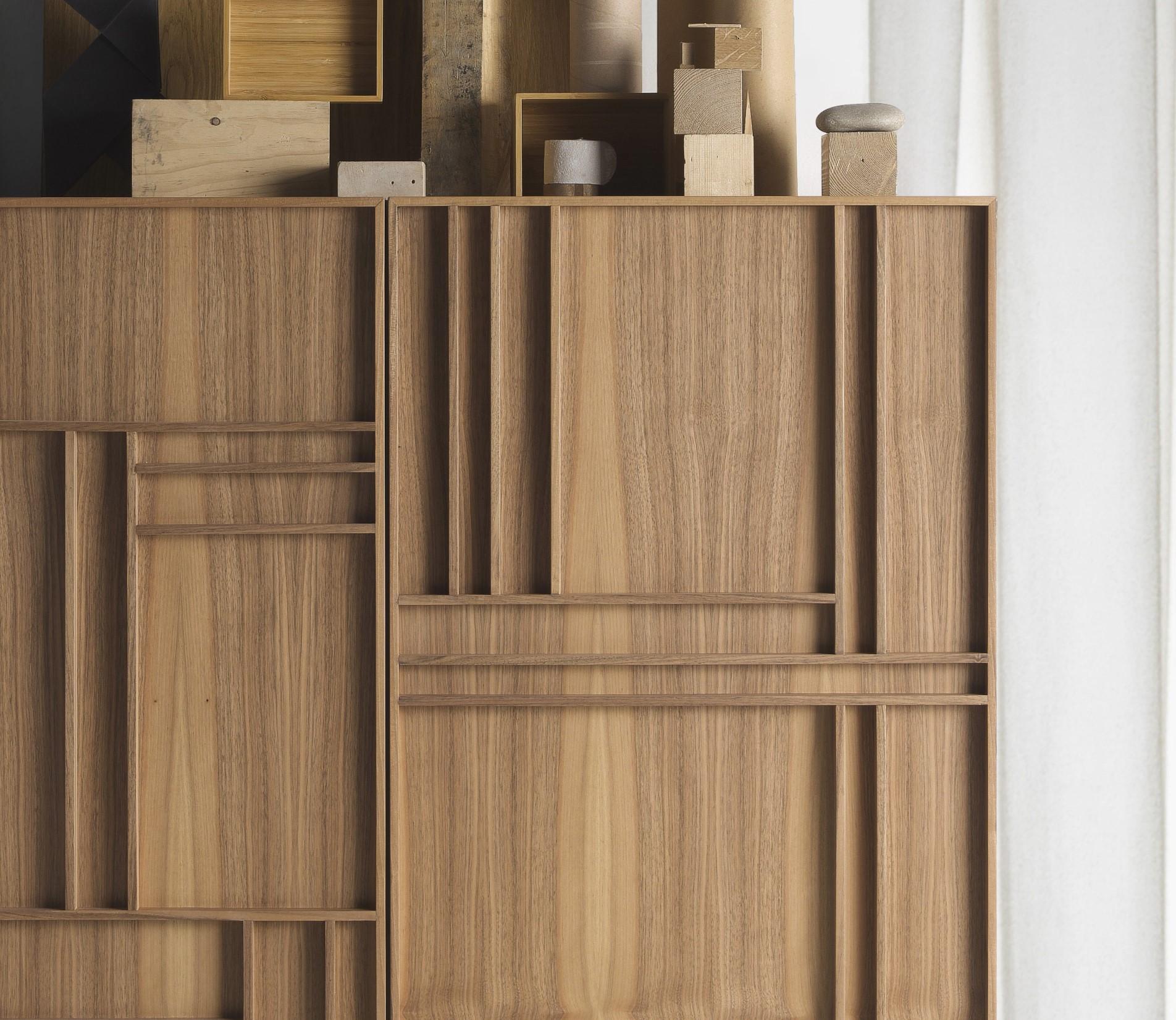 Phoenix Schrank aus Nussbaumholz von Lola Glamour (Spanisch) im Angebot