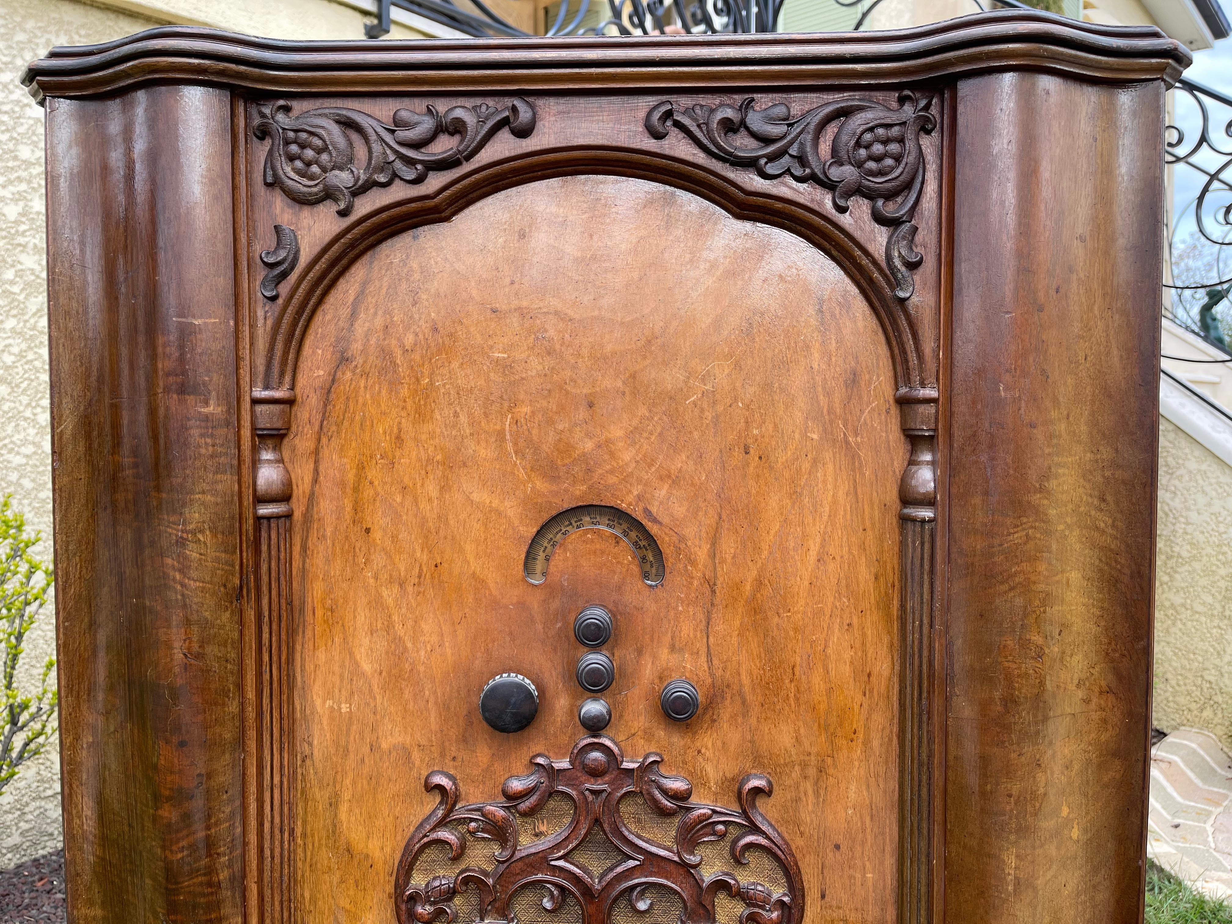 Phonograph, Radioschrank und Plattenspieler im Zustand „Gut“ im Angebot in Beaune, FR