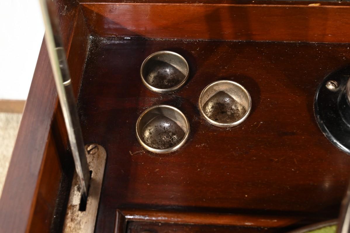 Phonographe Silvertone modèle VII en acajou - 1920 en vente 6