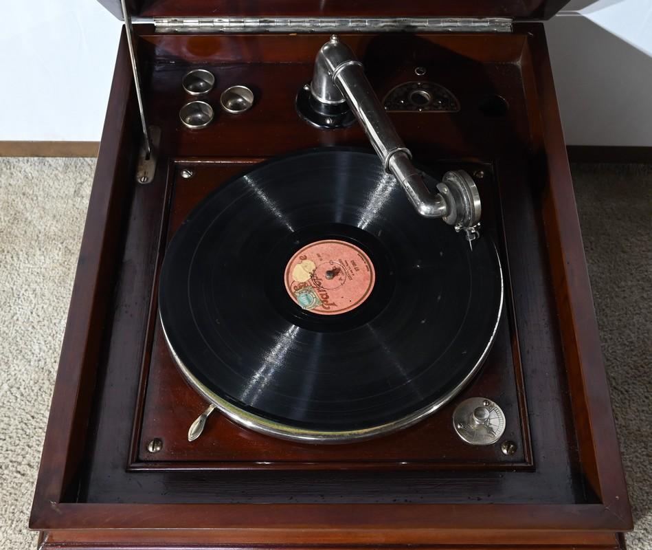 Phonographe Silvertone modèle VII en acajou - 1920 en vente 1