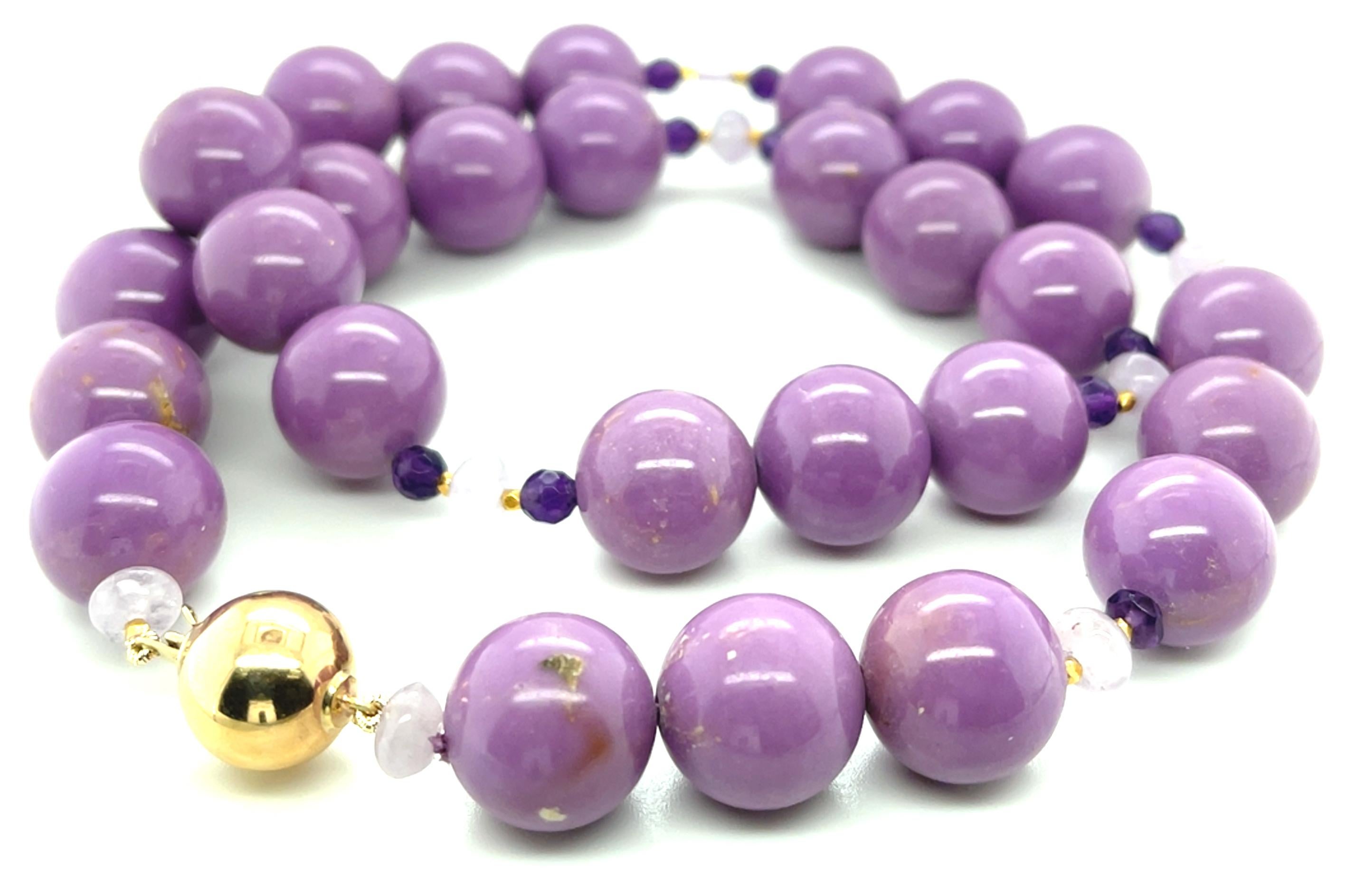 Artigiano Fosfosiderite, Kunzite e Ametista  Collana di perline con oro giallo, 20 pollici in vendita