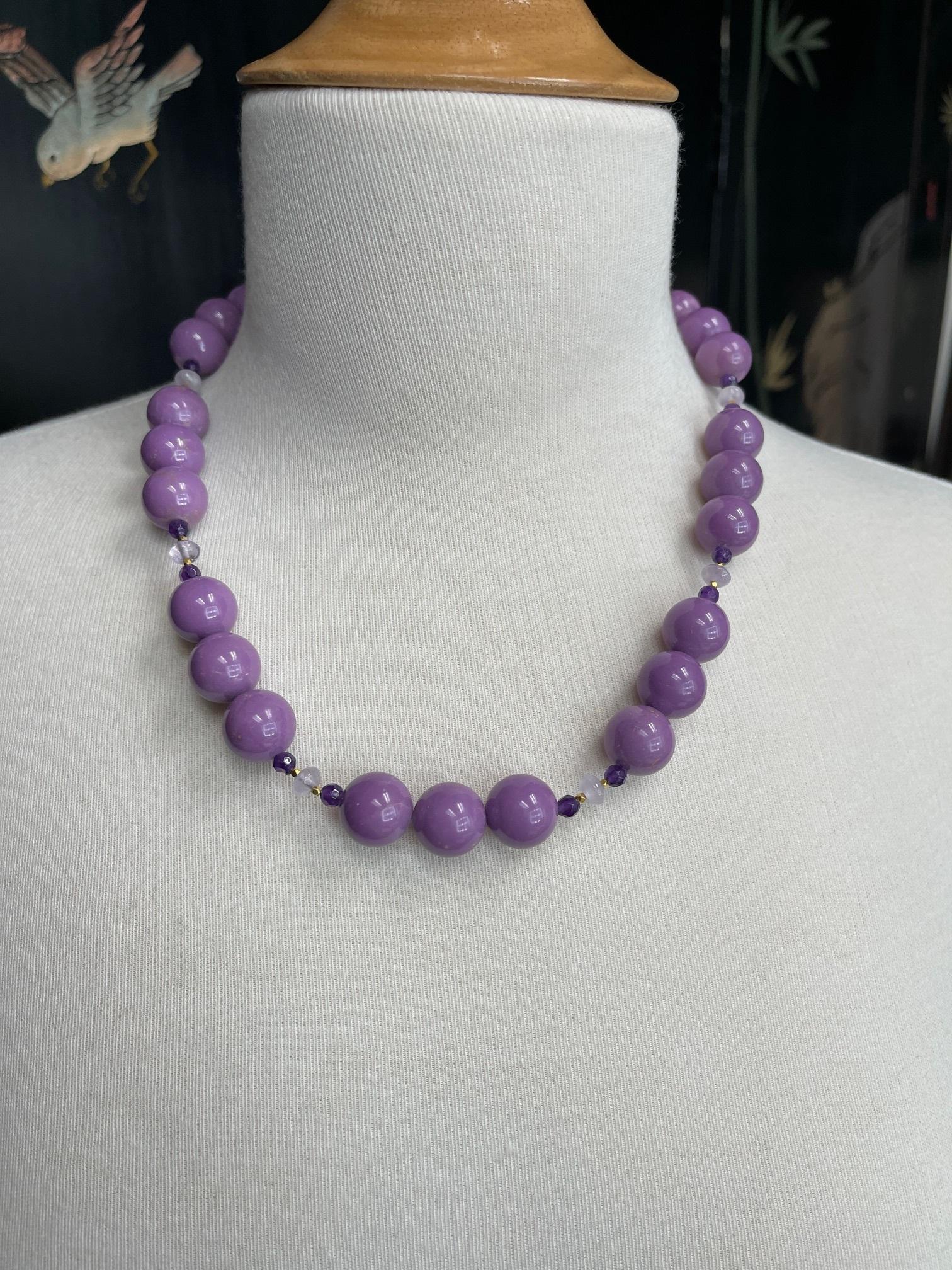 Donna Fosfosiderite, Kunzite e Ametista  Collana di perline con oro giallo, 20 pollici in vendita