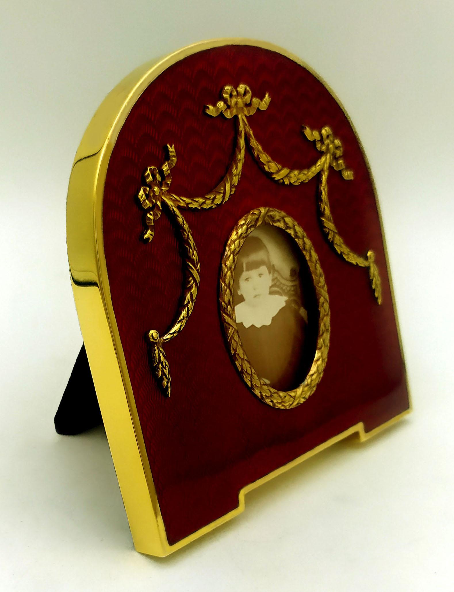 Louis XVI Cadre photo émaillé bordeaux ornements de style Empire Salimbeni en argent sterling  en vente
