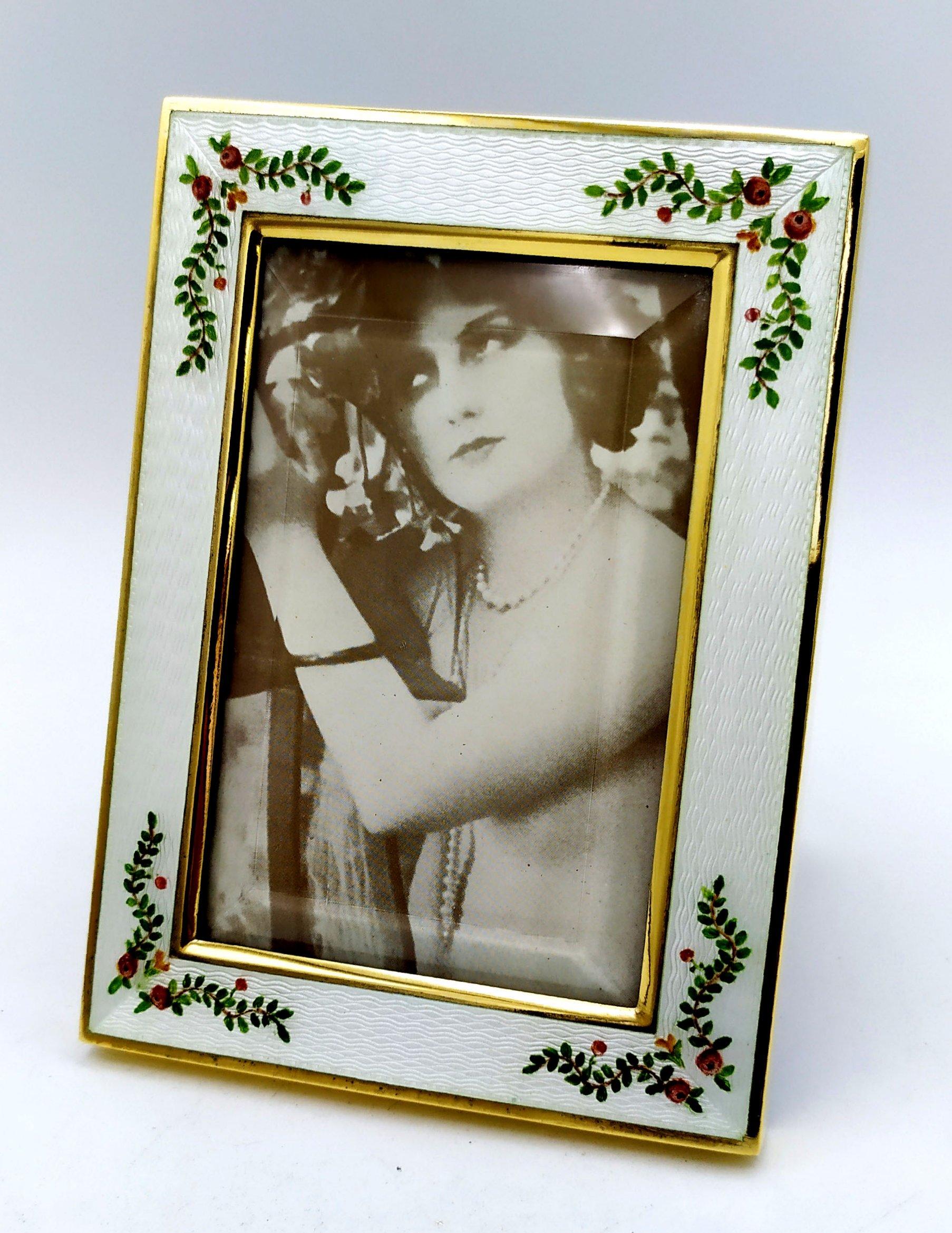 Photo Frame enamel fired on guilloche and hand-painted miniature Sterling Silver In Excellent Condition In Firenze, FI