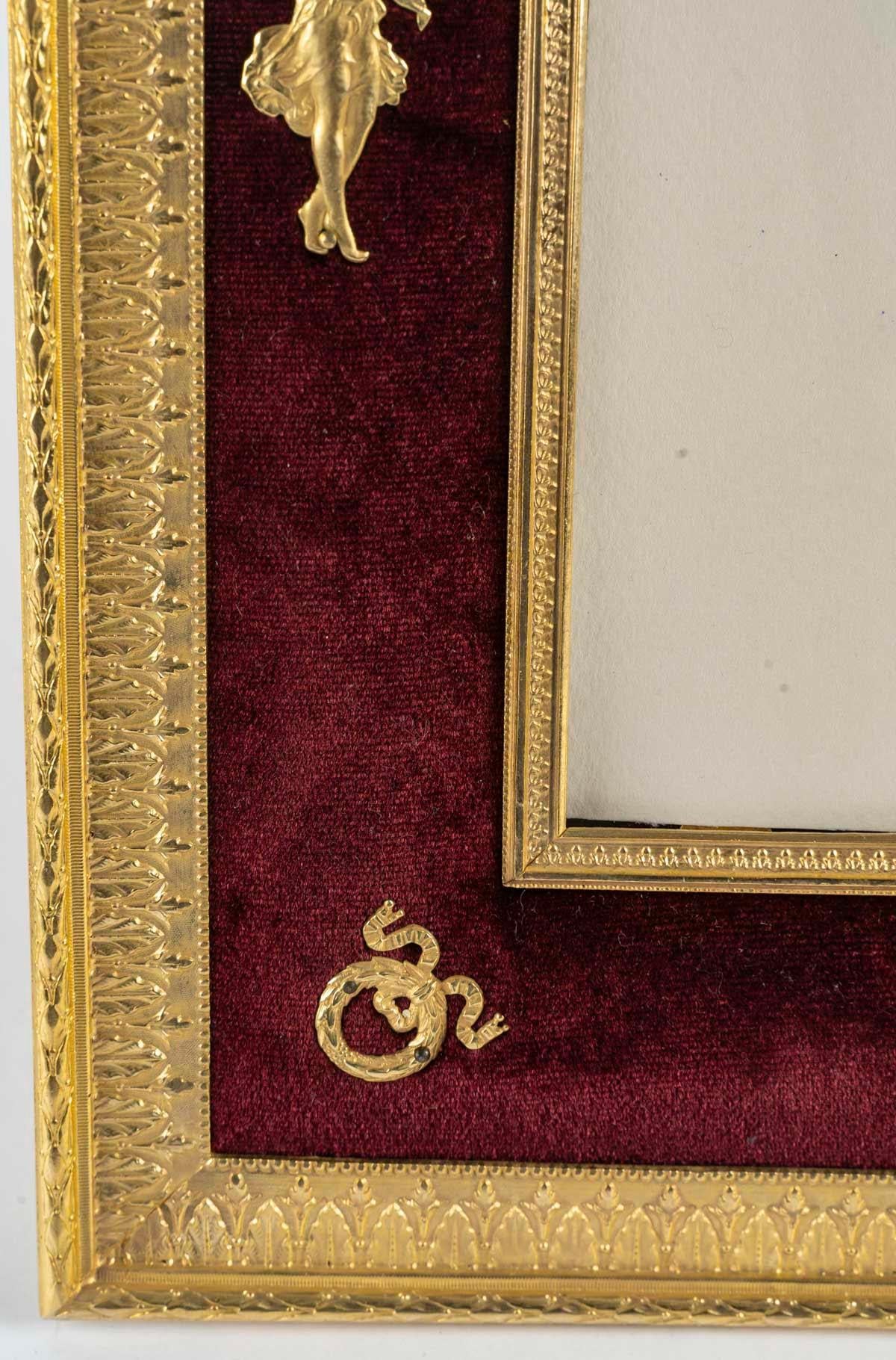 Français Photo Frame for a Large Photo in Gilded Bronze, Napoleon III, 19th Century. en vente