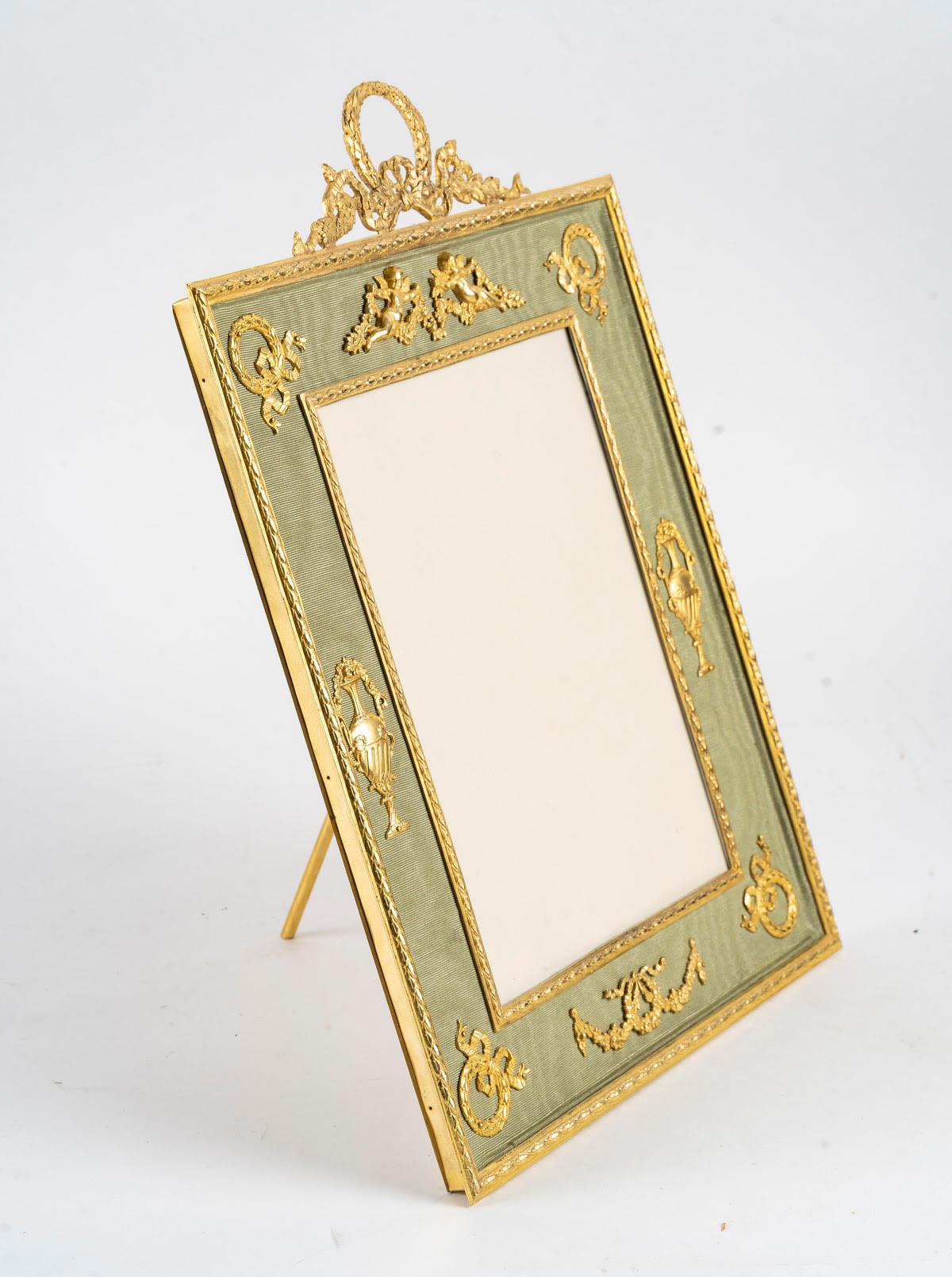Photo Frame for a Large Photo in Gilded Bronze, Napoleon III, 19th Century. Bon état - En vente à Saint-Ouen, FR