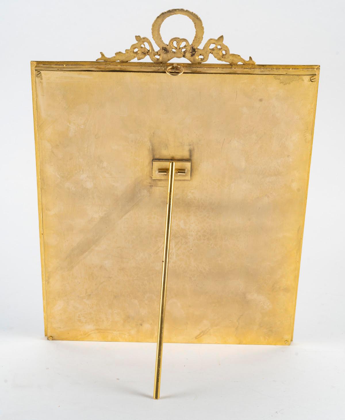 XIXe siècle Photo Frame for a Large Photo in Gilded Bronze, Napoleon III, 19th Century. en vente