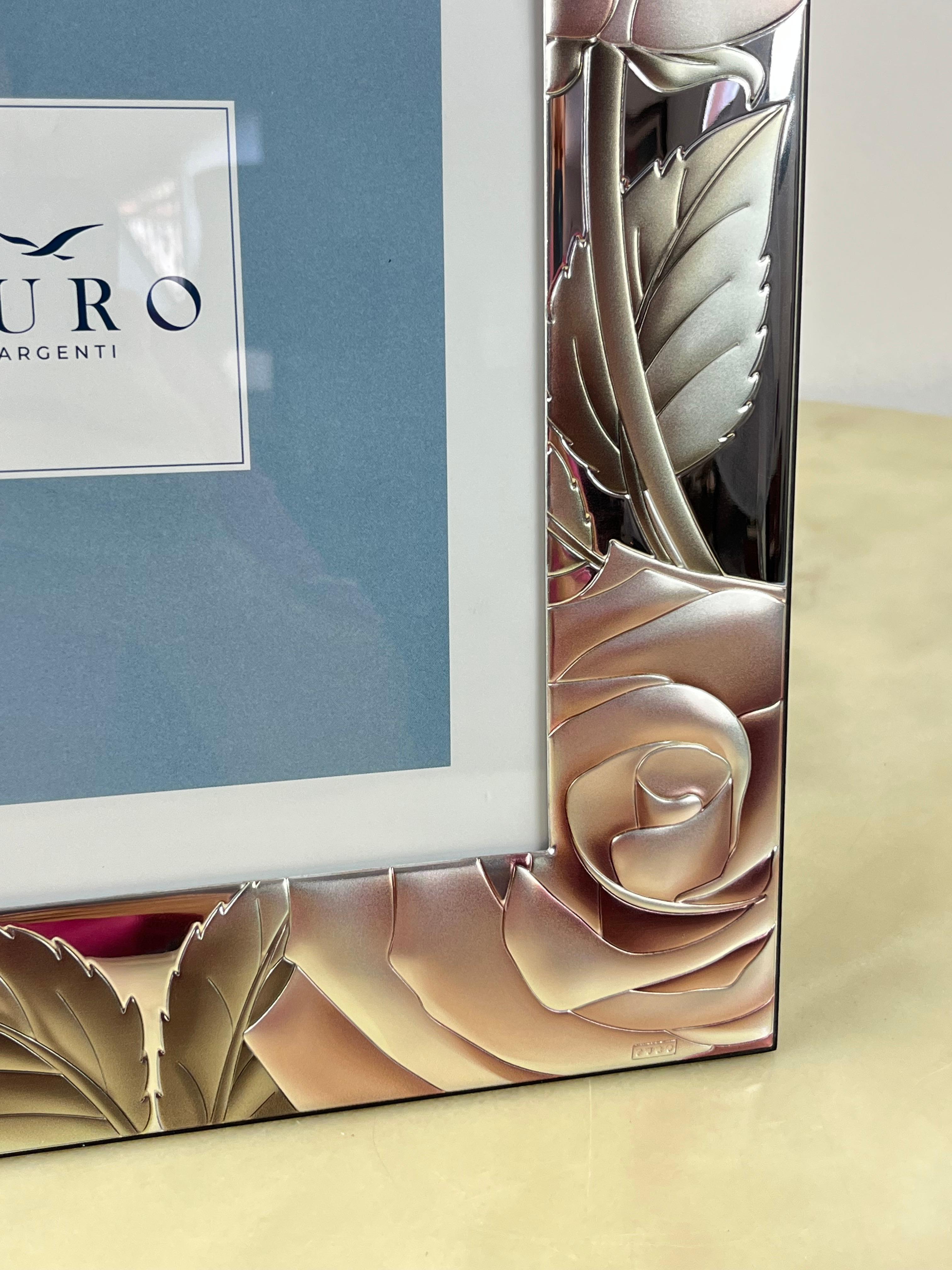 Photo frame in laminated enamelled silver made in Italy 20 x 25 cm.
New, including box.