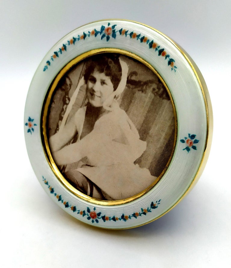 Hand-Painted Photo frame Round Enamel White Sterling Silver Salimbeni For Sale