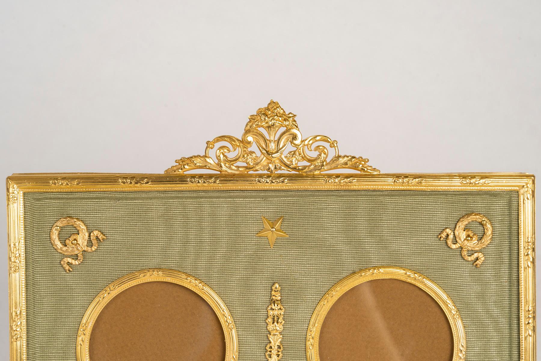 Photo frame for two photos in gilded brass and green fabric from the 19th century, Napoleon III period.

Photo frame for two photos from the 19th century, Napoleon III period, gilded brass and green fabric.

H: 17.5cm, W: 22cm, D: 1.5cm