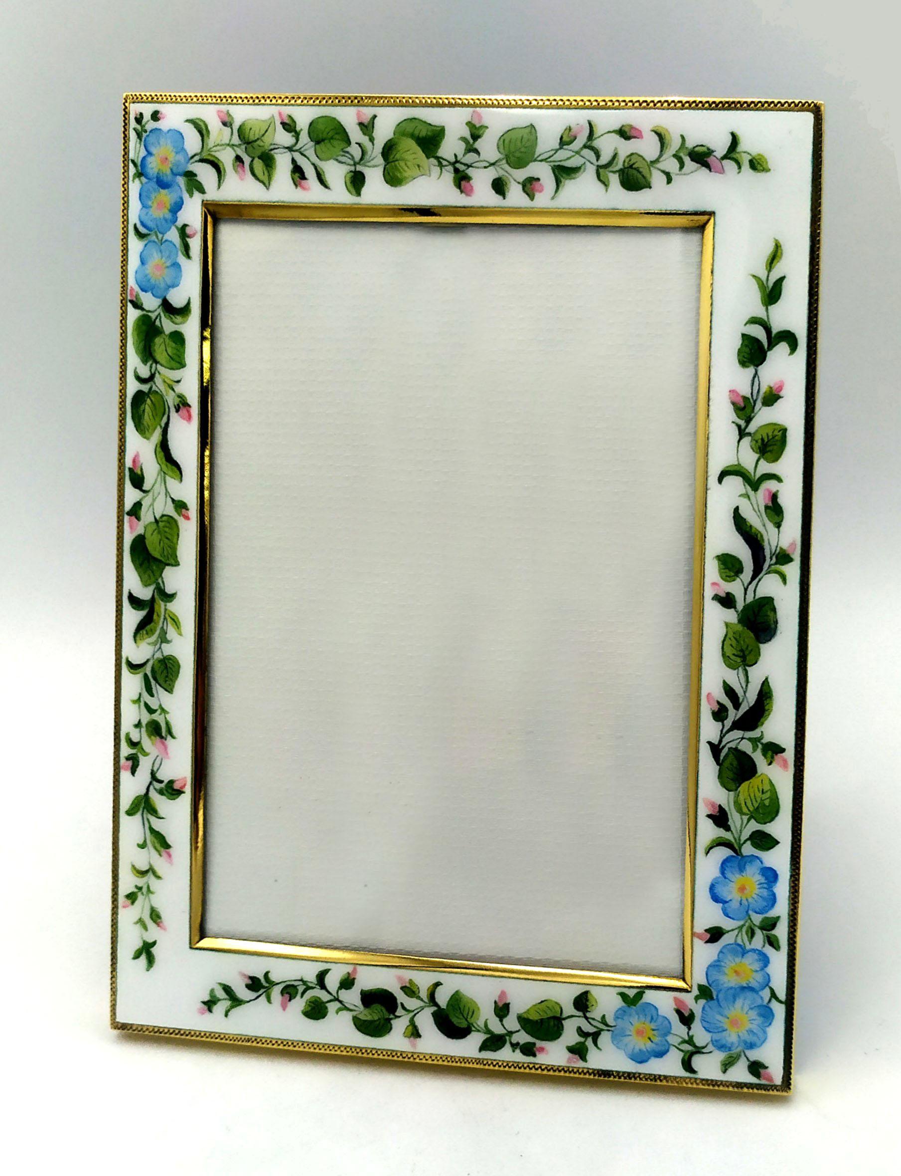 Photo Frame White Enamel and Hand Painted Flower Garlands Sterling Silver Salimb In Excellent Condition For Sale In Firenze, FI