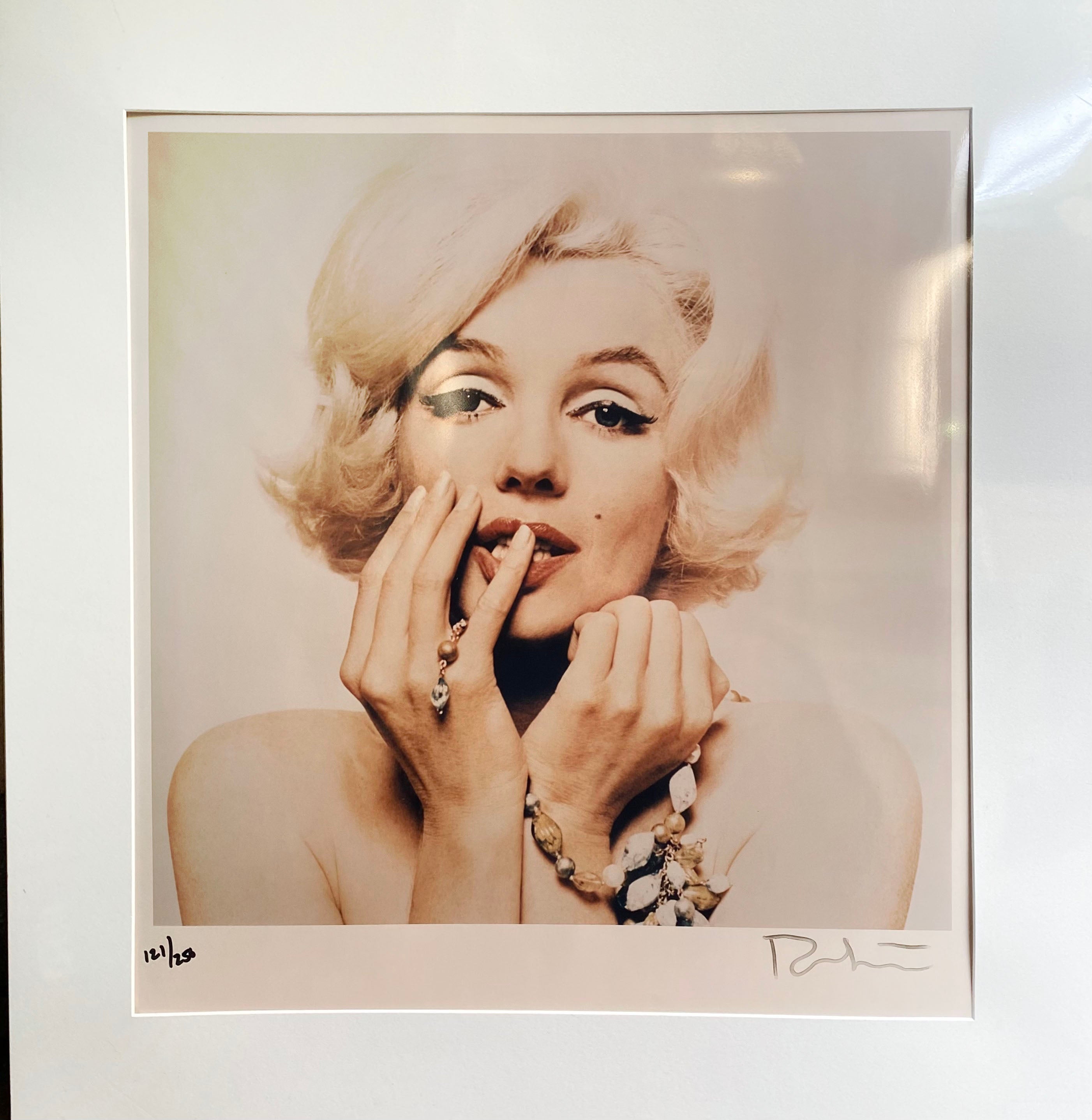 Photograph of Marilyn by Bert Stern. 
silver print by Bert Stern.
1980
The last sitting 
Numbered 121/256
Signed lower right 
With frame: H 69 cm x W 65 cm
Unframed: H 53 cm x W 49 cm. 


A unique image from one of the most important photo