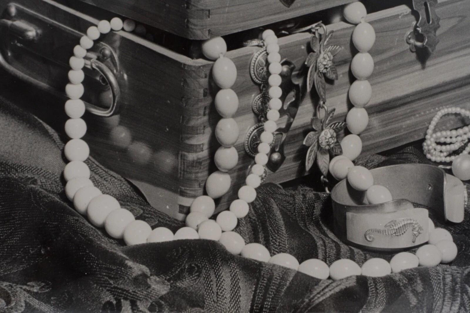 French Silver Gelatin Print by Bernard Darot – 20th Century – Jewelry Box For Sale