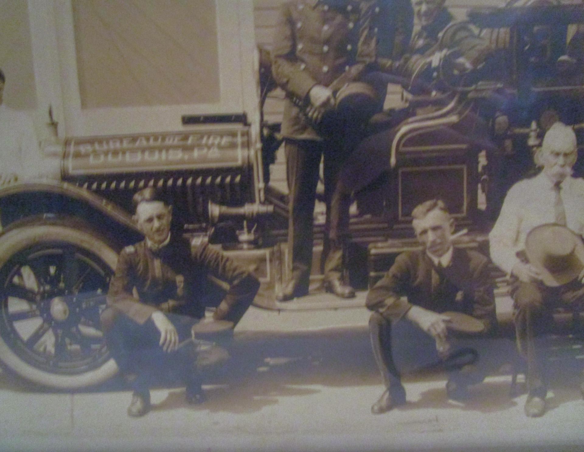 Début du 20ème siècle Photographie Panoramic 1922 Noir et Blanc Pennsylvania Fireman DuBois Hose Co.  en vente