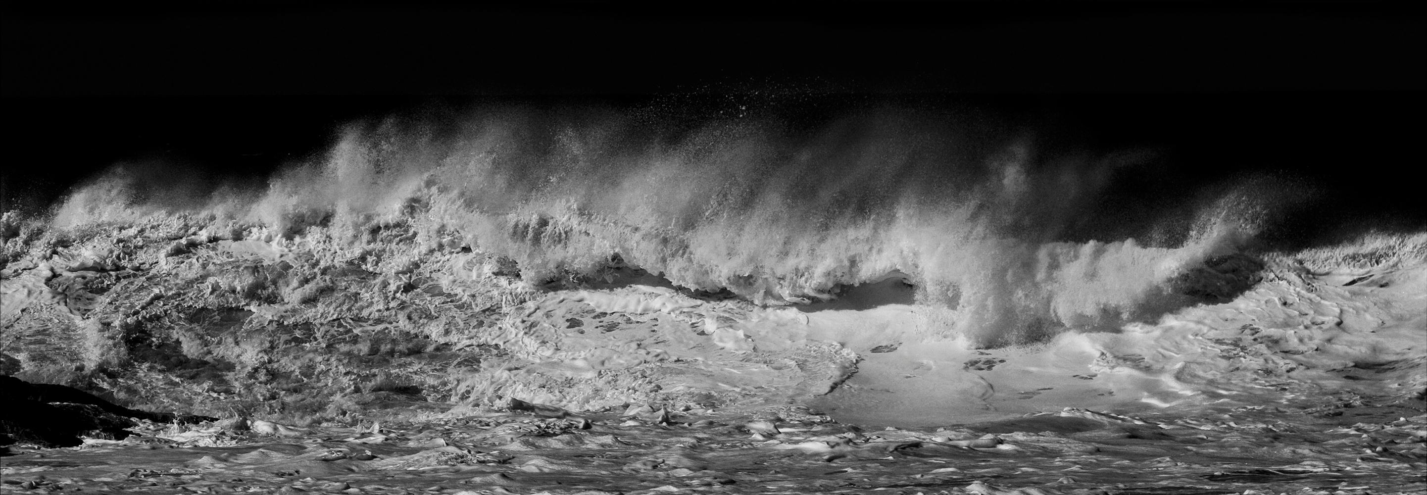 Photography by Brazilian photographer Roberta Borges. The waves perception, which derive from the strong influence of her background as a professional surfer (she was the first Brazilian champion in 1985), acquire empowerment and expression through