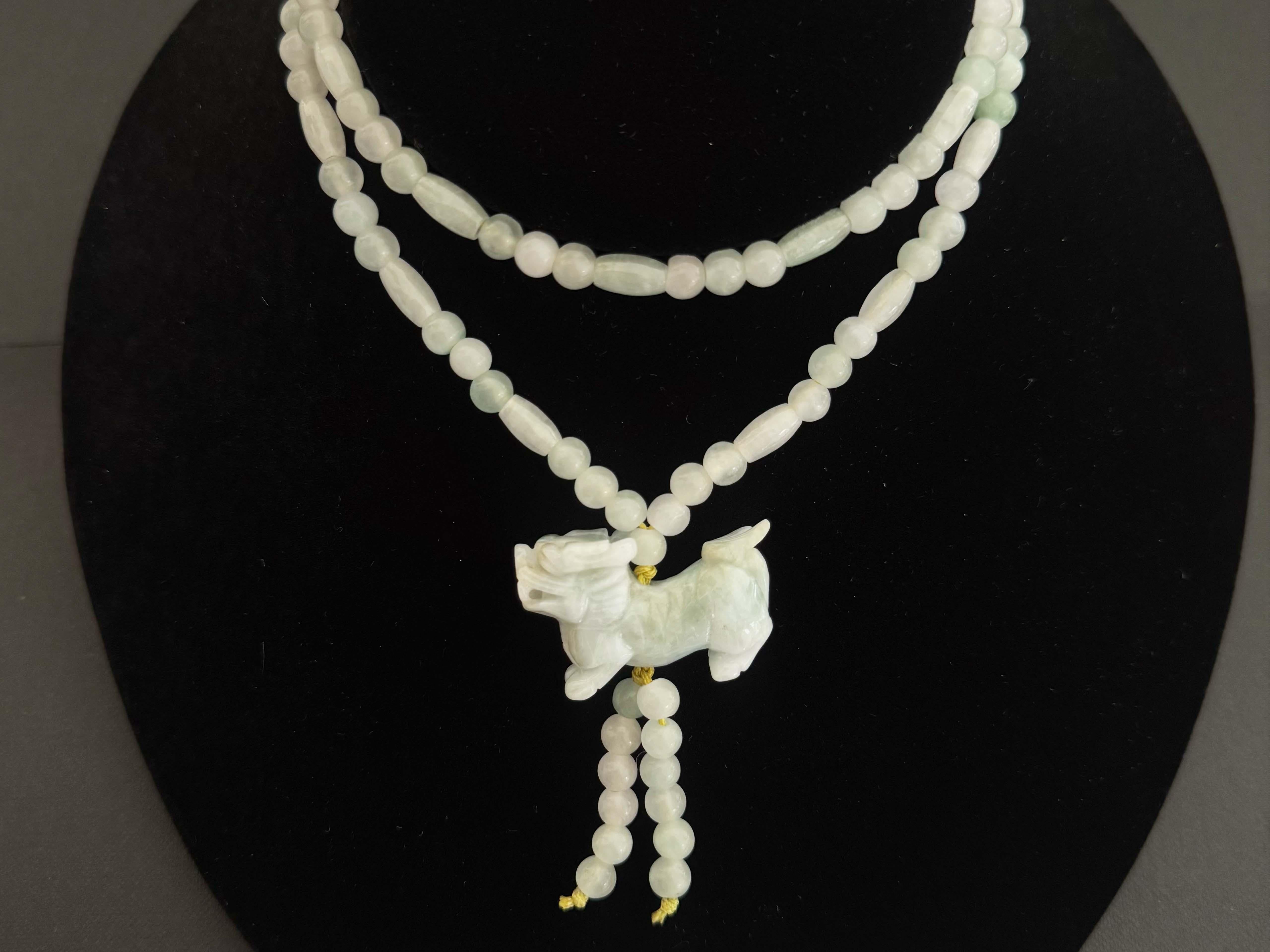 Moderno Collana di perle di giada verde chiaro di Phu Dog in vendita