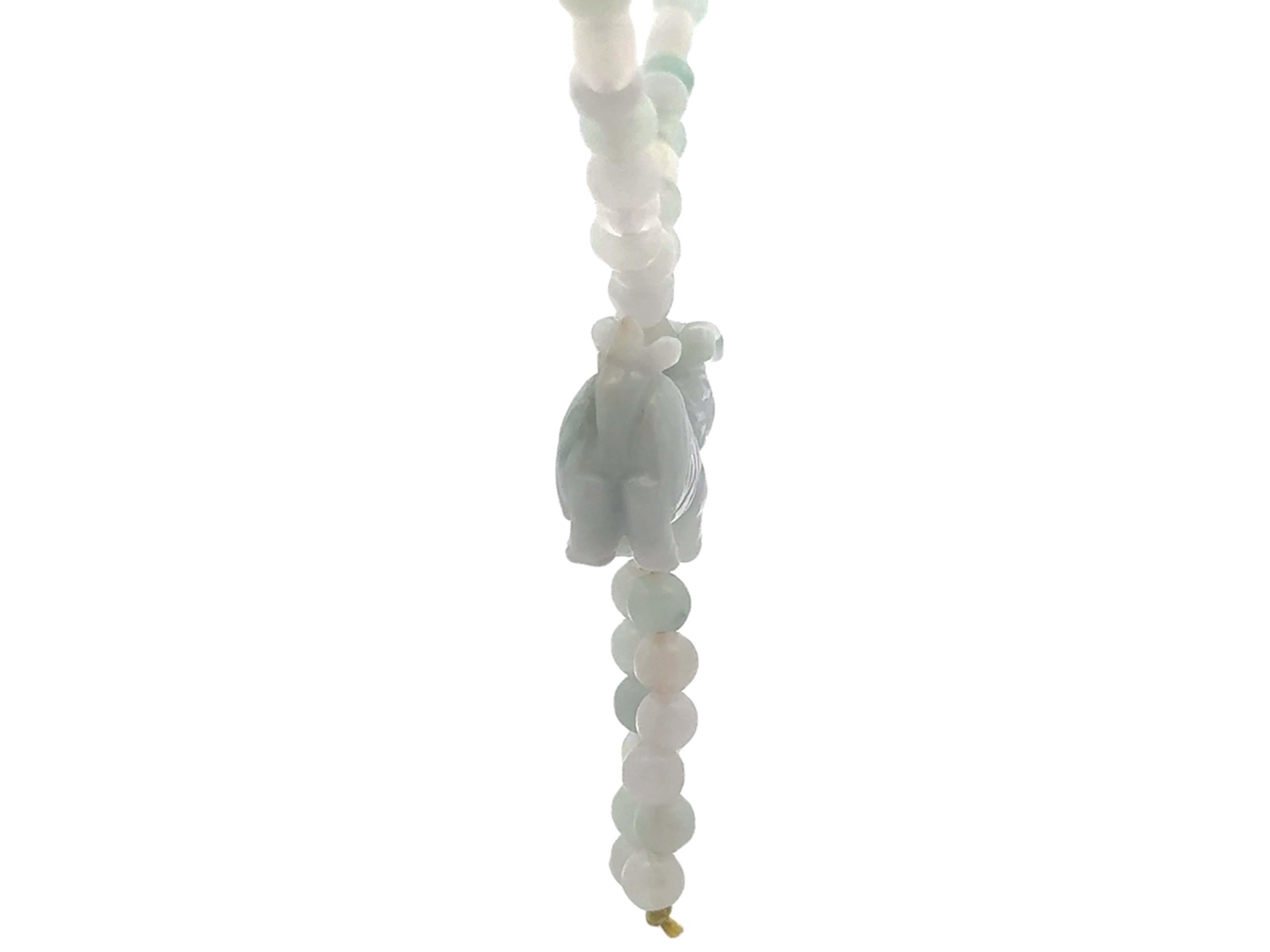 Collana di perle di giada verde chiaro di Phu Dog in vendita 1