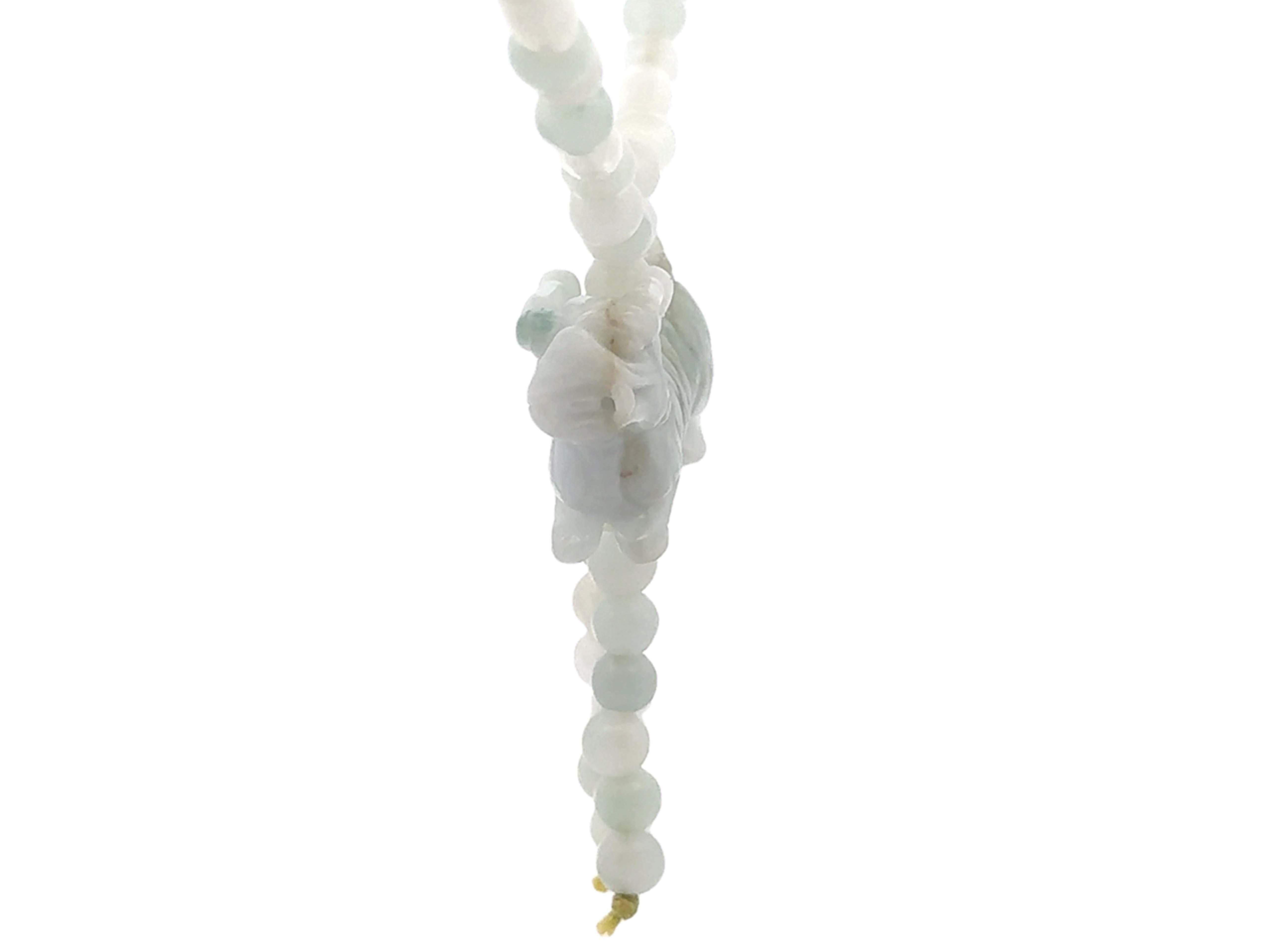 Collana di perle di giada verde chiaro di Phu Dog in vendita 2