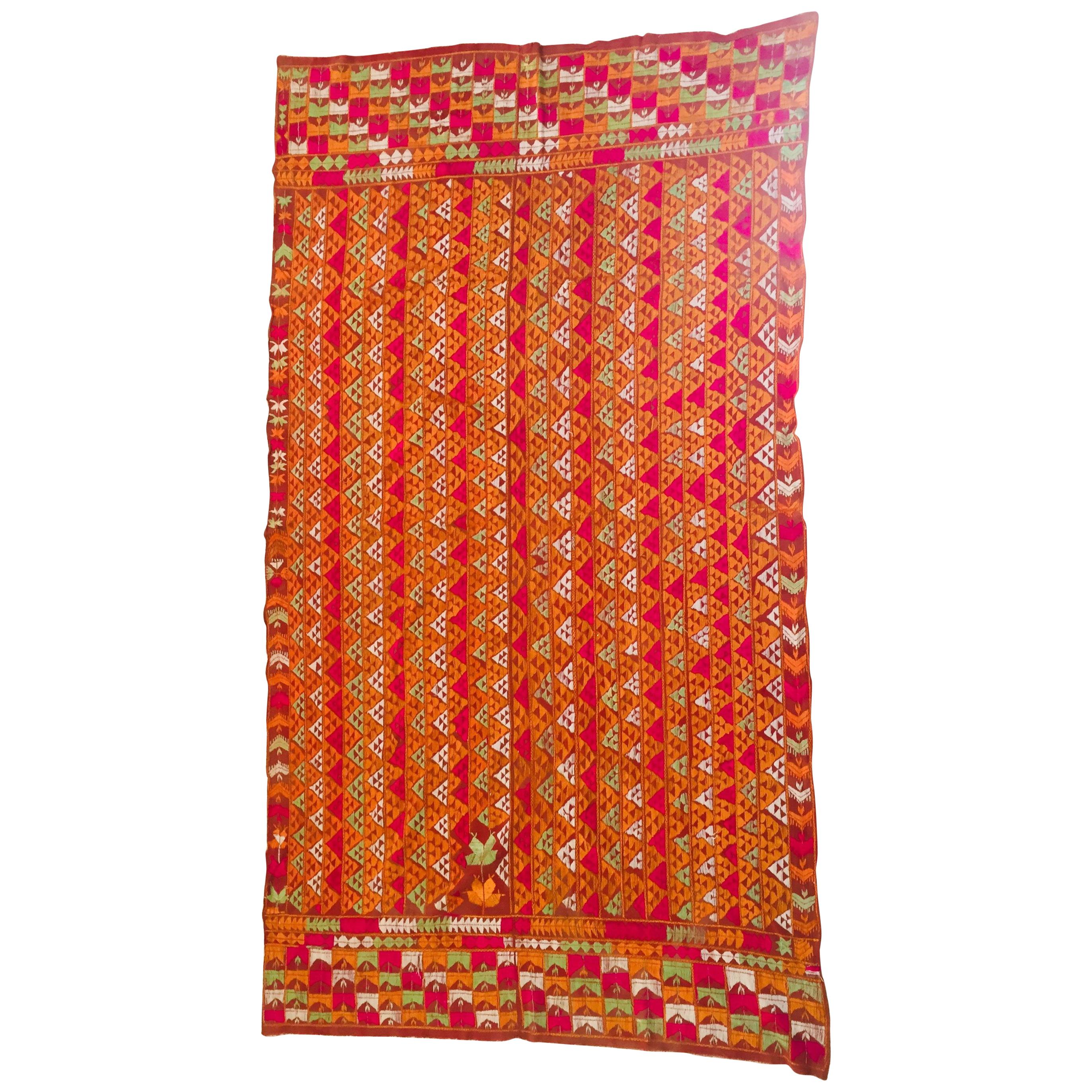 Scialle da sposa Phulkari Bawan Bagh, ricamo in seta su cotone, Punjab India
