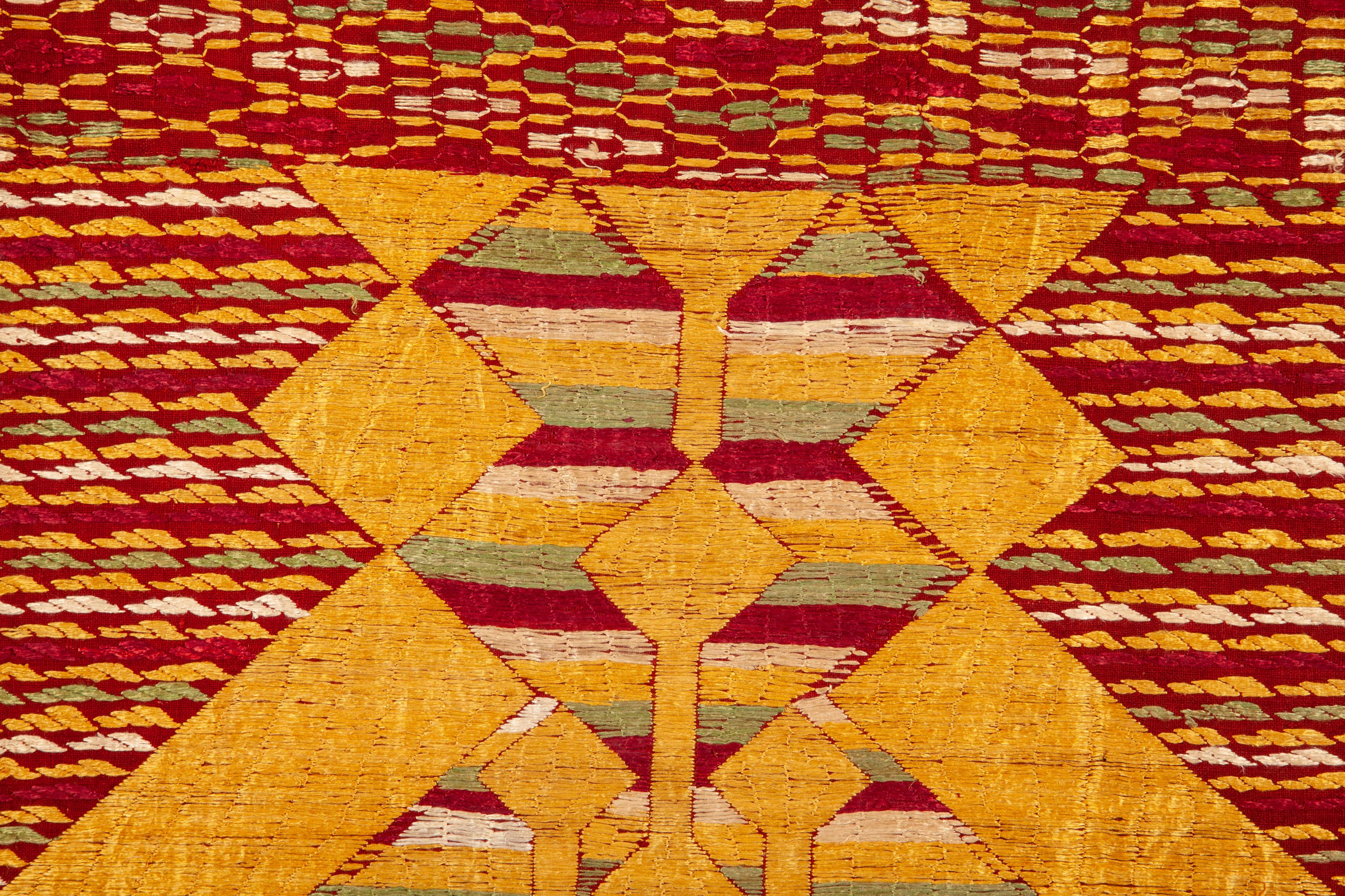 Phulkari Wedding Shawl, Silk Embroidery on Cotton, Early 20th Century In Good Condition In Istanbul, TR