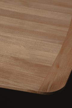 Mesa de comedor de diseño escultural de Travertine and Wood, de la colección Phylum, diseño contemporáneo