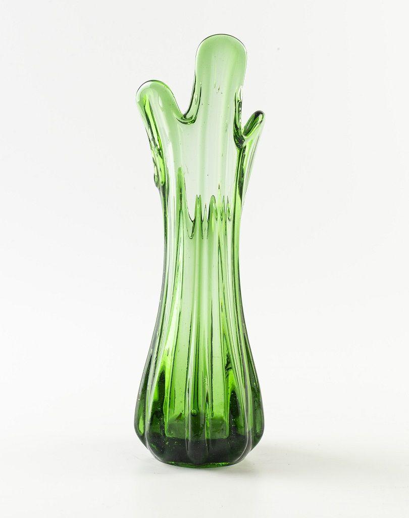 Phytomorphic green glass vase, realized in Northern Europe during the 1970s.

Very good condition. 
  