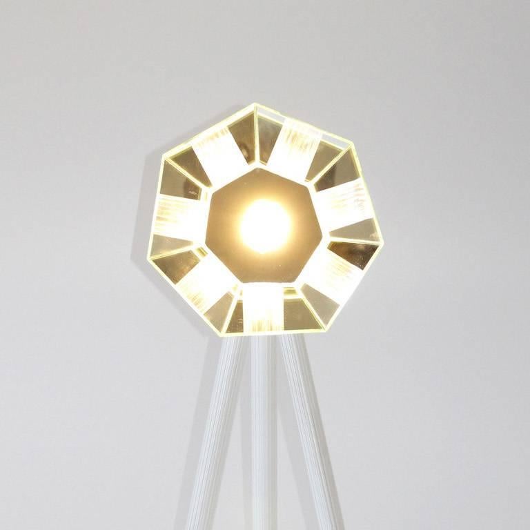 This object reminds movie sets and photographic studios lamps, its glass materials also refers to a lighthouse... The reflector such as a flower, the light diffuser and the base of the tripod lamp are in glass. Then, around the item, there is a