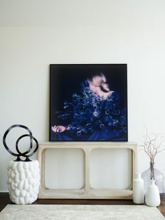 Belleza Clásica en el Azul - Fotografía Artística Polaroid Contemporánea