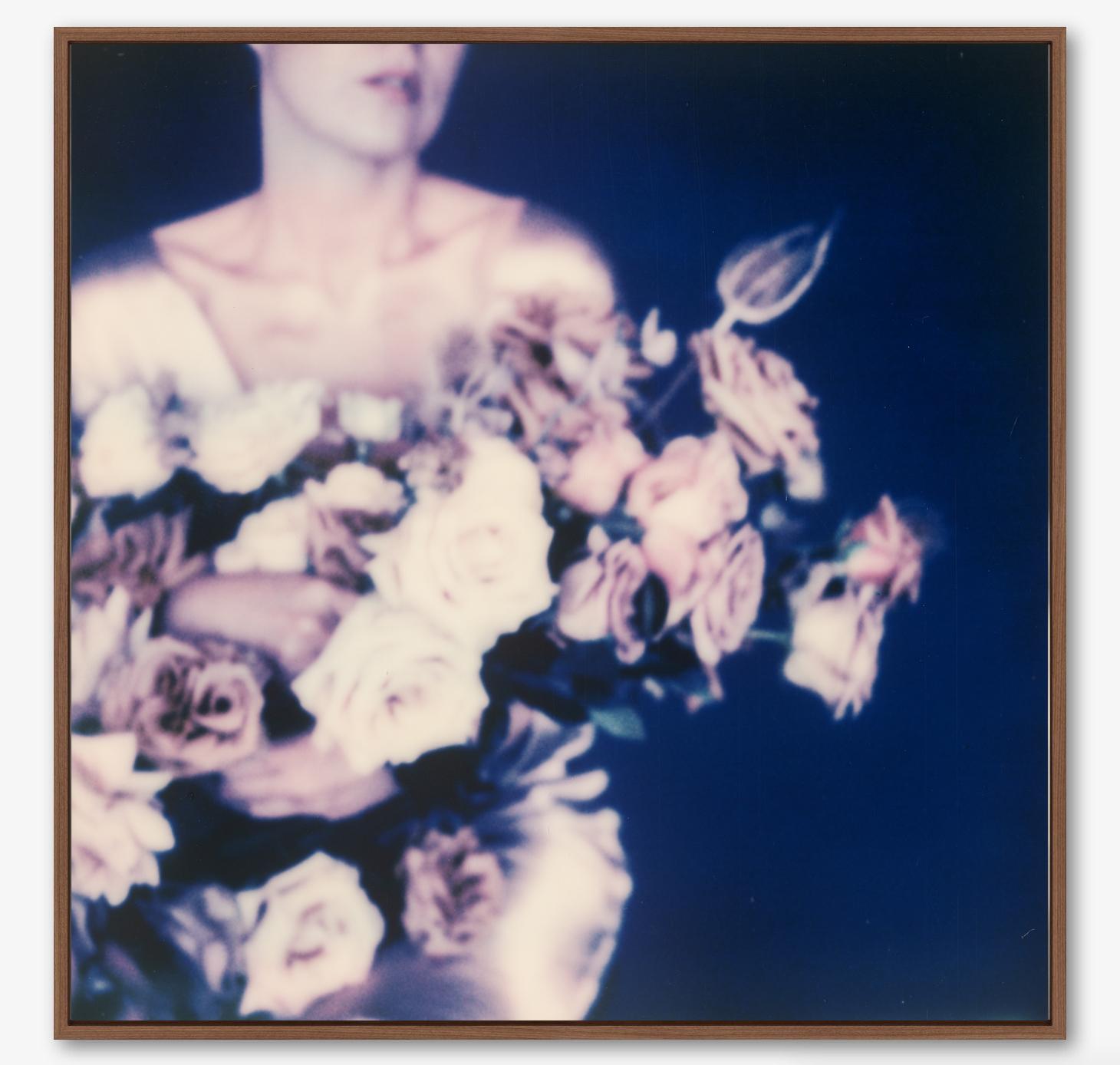 Lush Bouquet - Zeitgenössischer Fotodruck mit Farb Polaroid, 21. Jahrhundert im Angebot 1