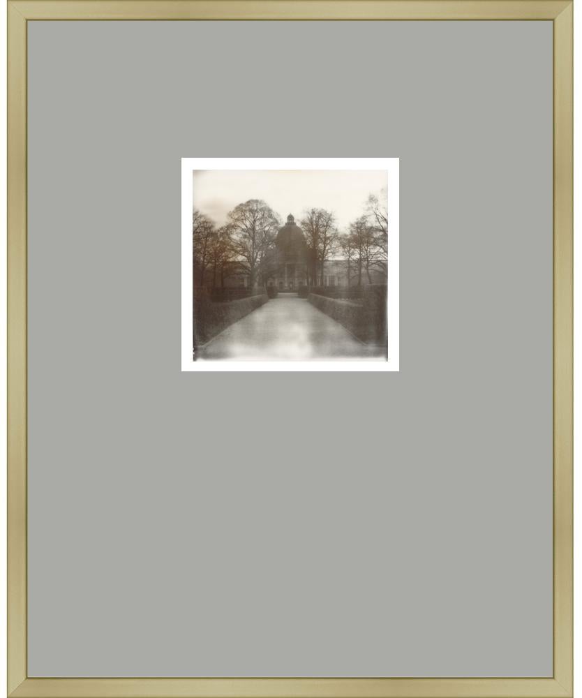 Landscape Photograph Pia Clodi - The City - Photographie originale Polaroid encadrée - Paysage contemporain encadré 