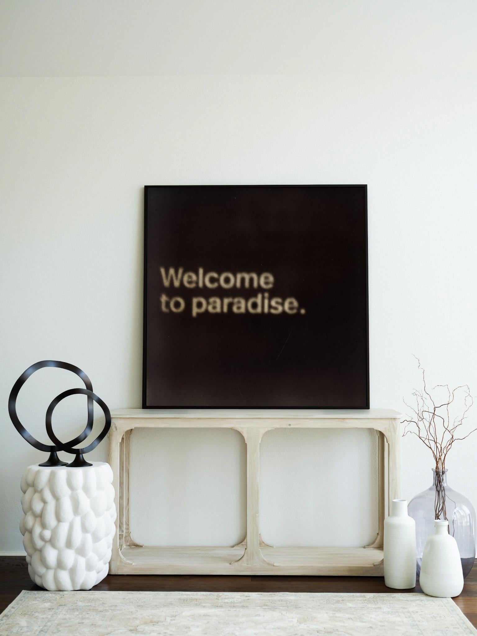 Welcome To Paradise - Photographie contemporaine du 21e siècle - Noir Abstract Print par Pia Clodi