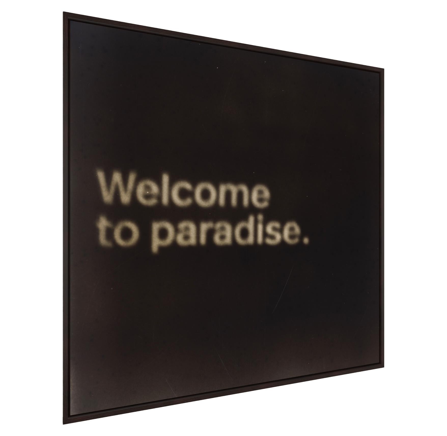 Welcome To Paradise - Photographie contemporaine du 21e siècle en vente 1