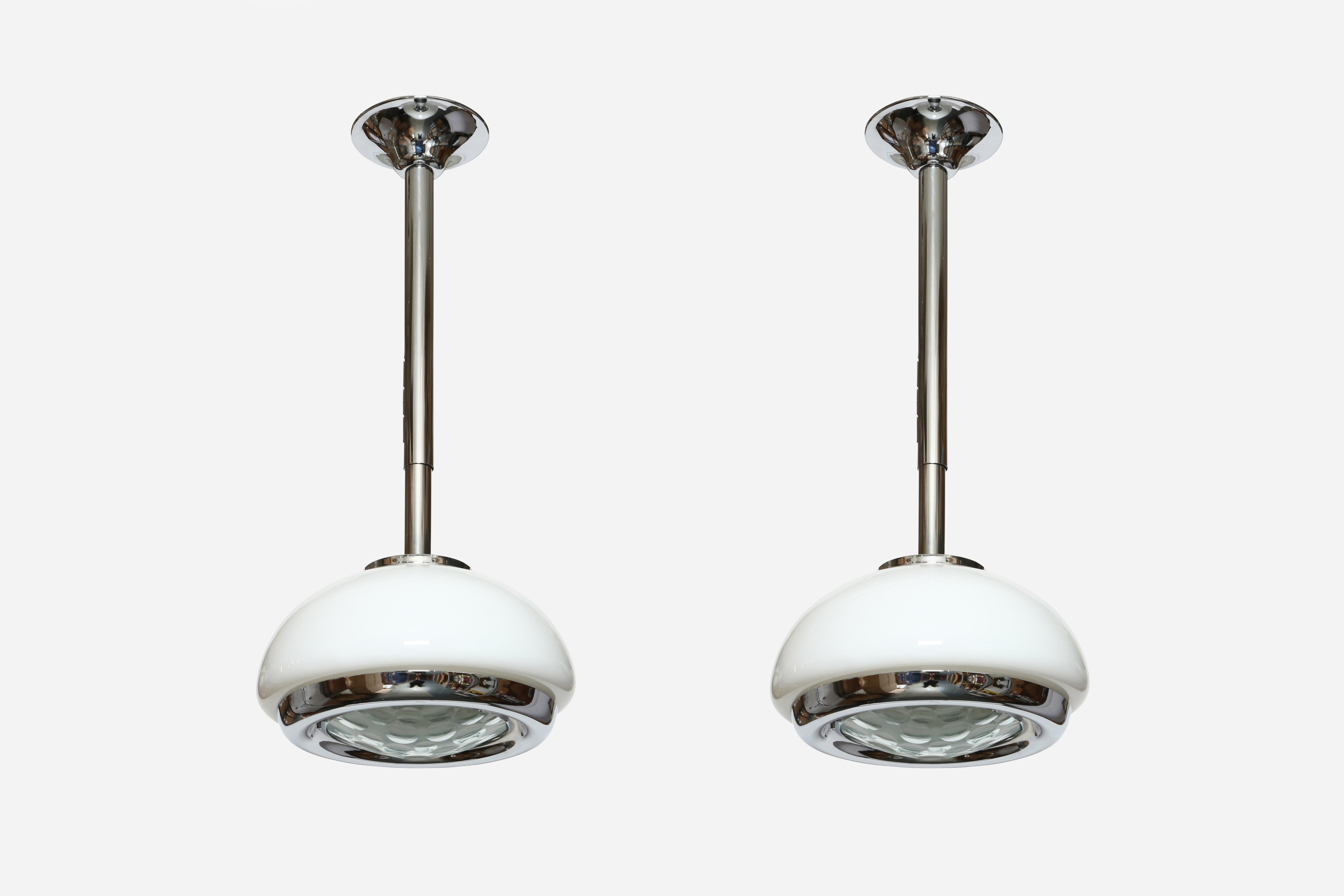 Pia Guidetti Crippa for Lumi ceiling pendants.
Made in Italy, 1960s
Opaline glass shade, faceted glass diffuser, chrome plated metal.
Height adjustable from 38 inches to 44 inches in incremental steps.
Complimentary US rewiring upon request.
Take 5