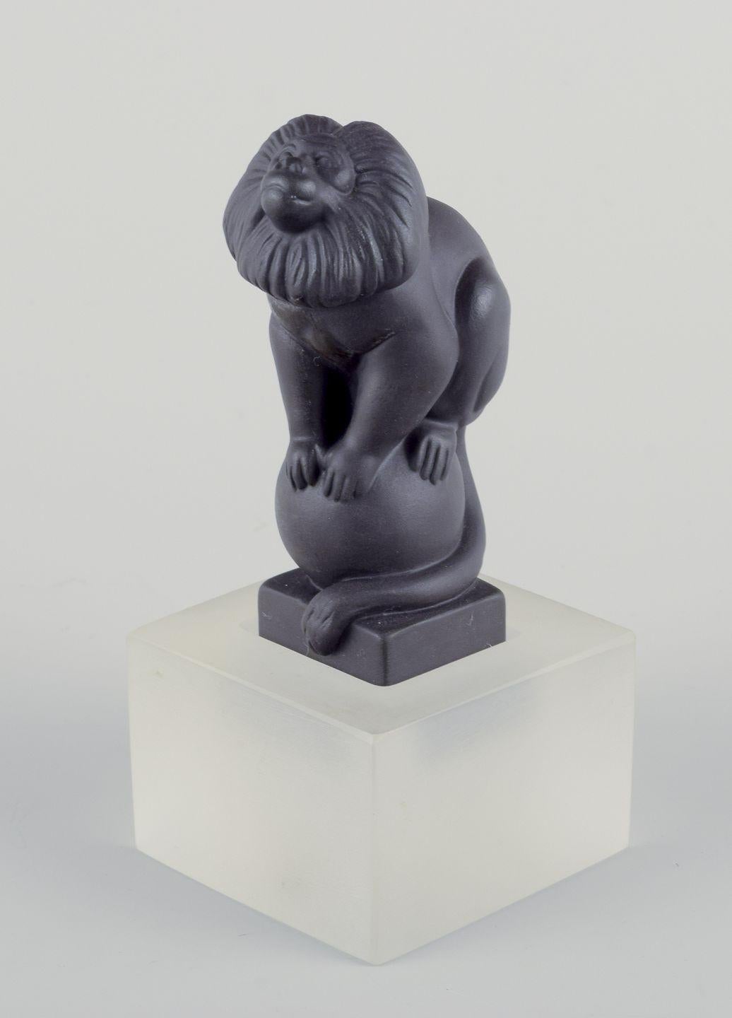 Les produits d'occasion sont exonérés de droits d'importation pour les clients américains. 
Par conséquent, aucun droit d'importation ne s'appliquera à votre achat.

Pia Langelund pour Royal Copenhagen. Figurine de singe en bisquit noir montée sur