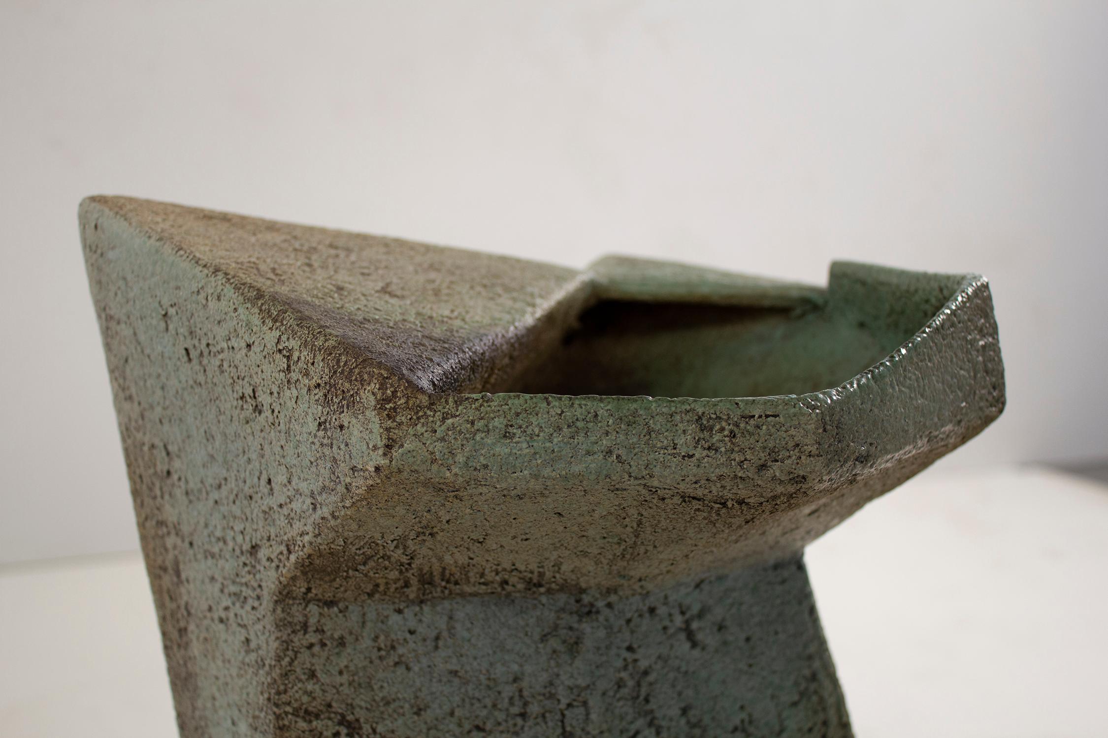 Vases en céramique Pia Manu Design brutal à facettes émaillé turquoise Échelle monumentale 9